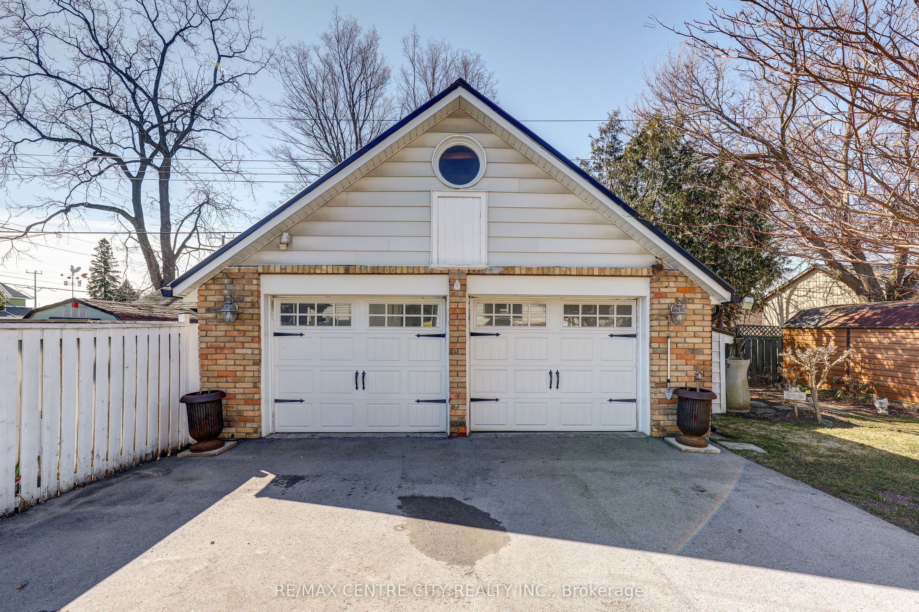 316 Talbot Street E