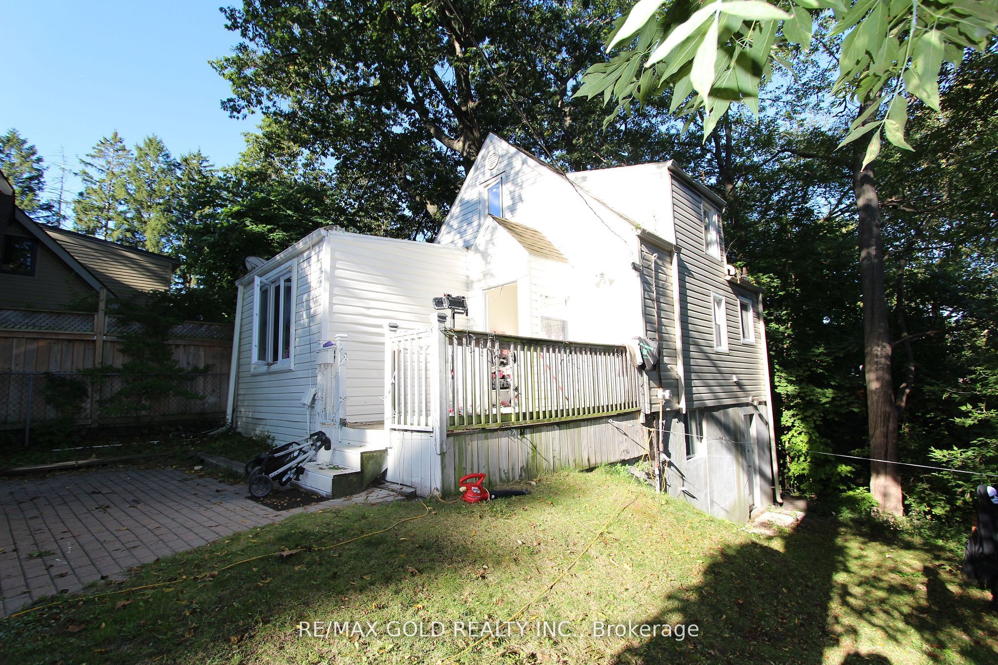 961 Lakeshore Road W