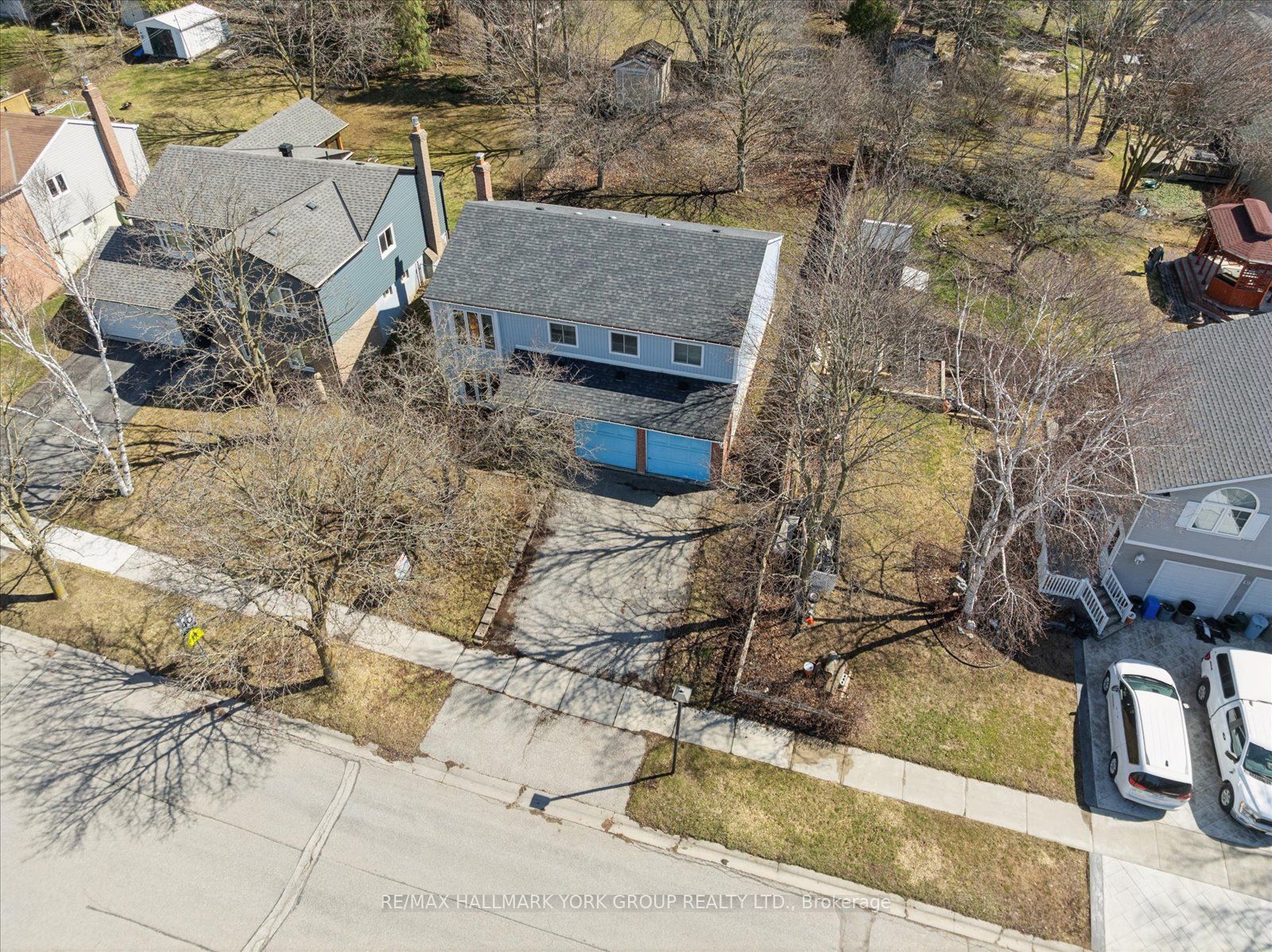 47 Holland River Boulevard