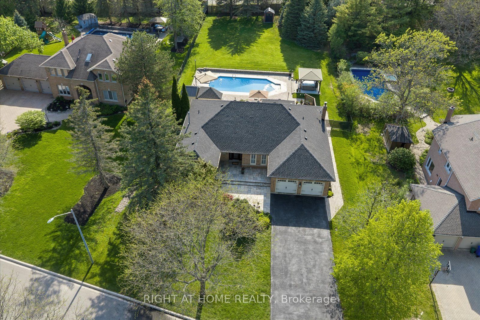 33 Wellington Heights Court
