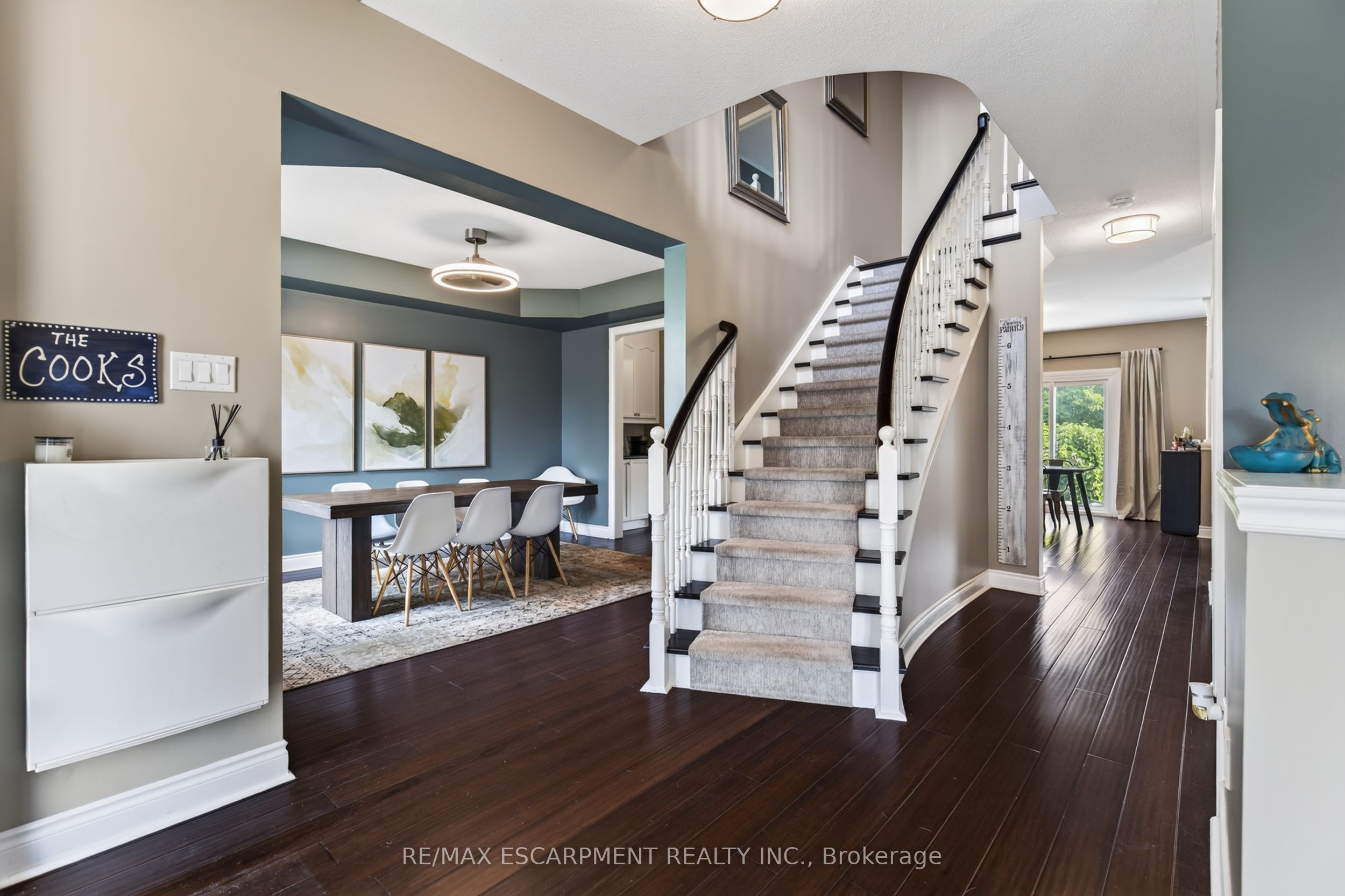 16 Watercliff Place