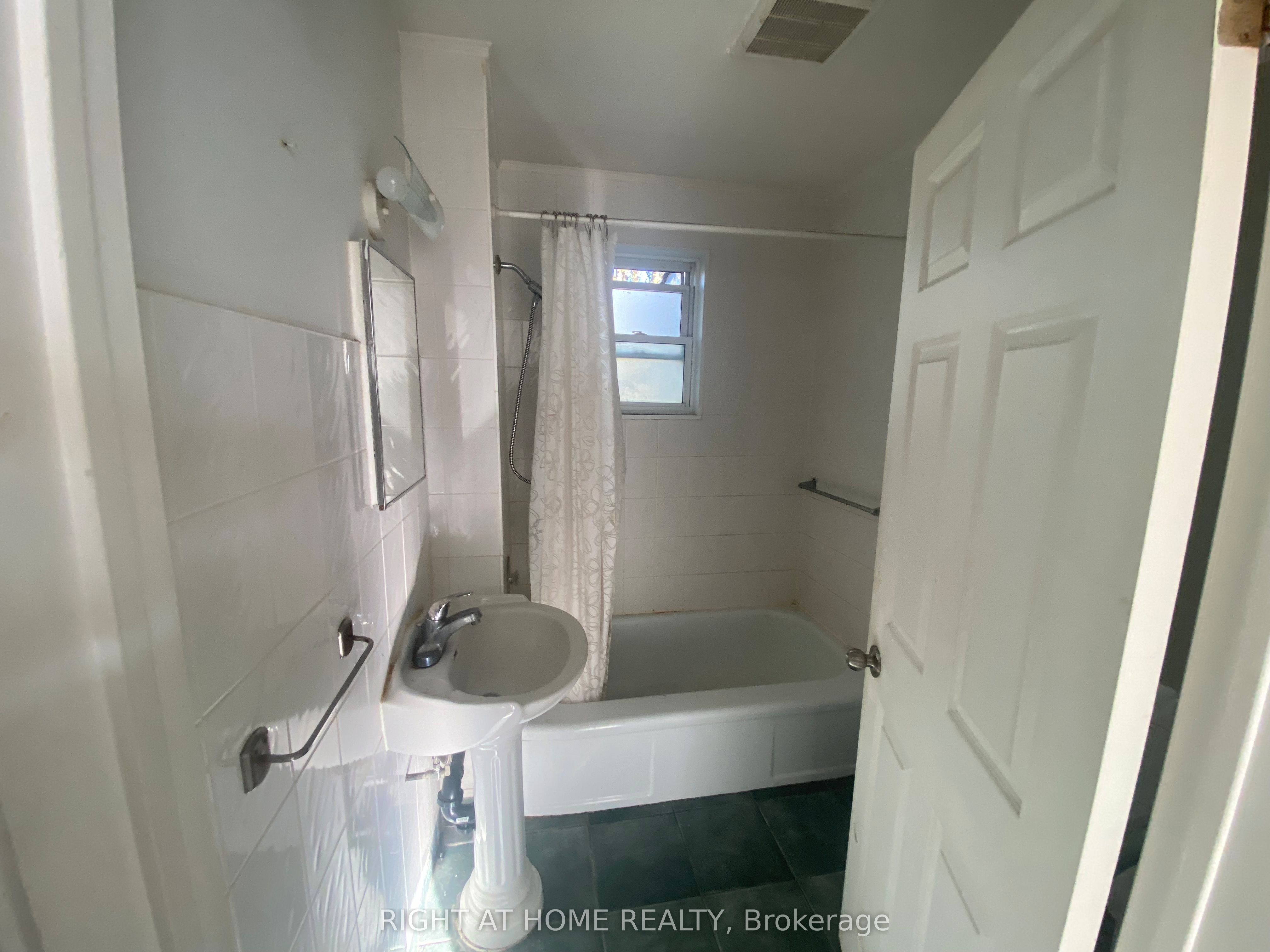 97 Galloway Road E