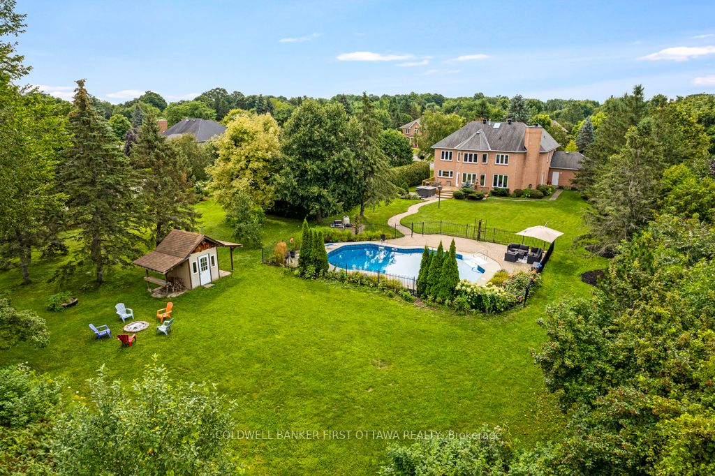 5525 PETTAPIECE Crescent