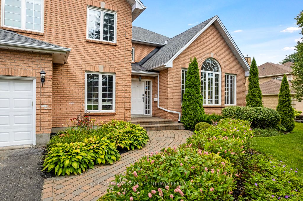5525 PETTAPIECE Crescent