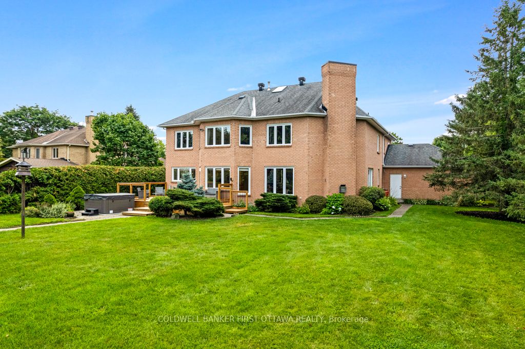 5525 PETTAPIECE Crescent