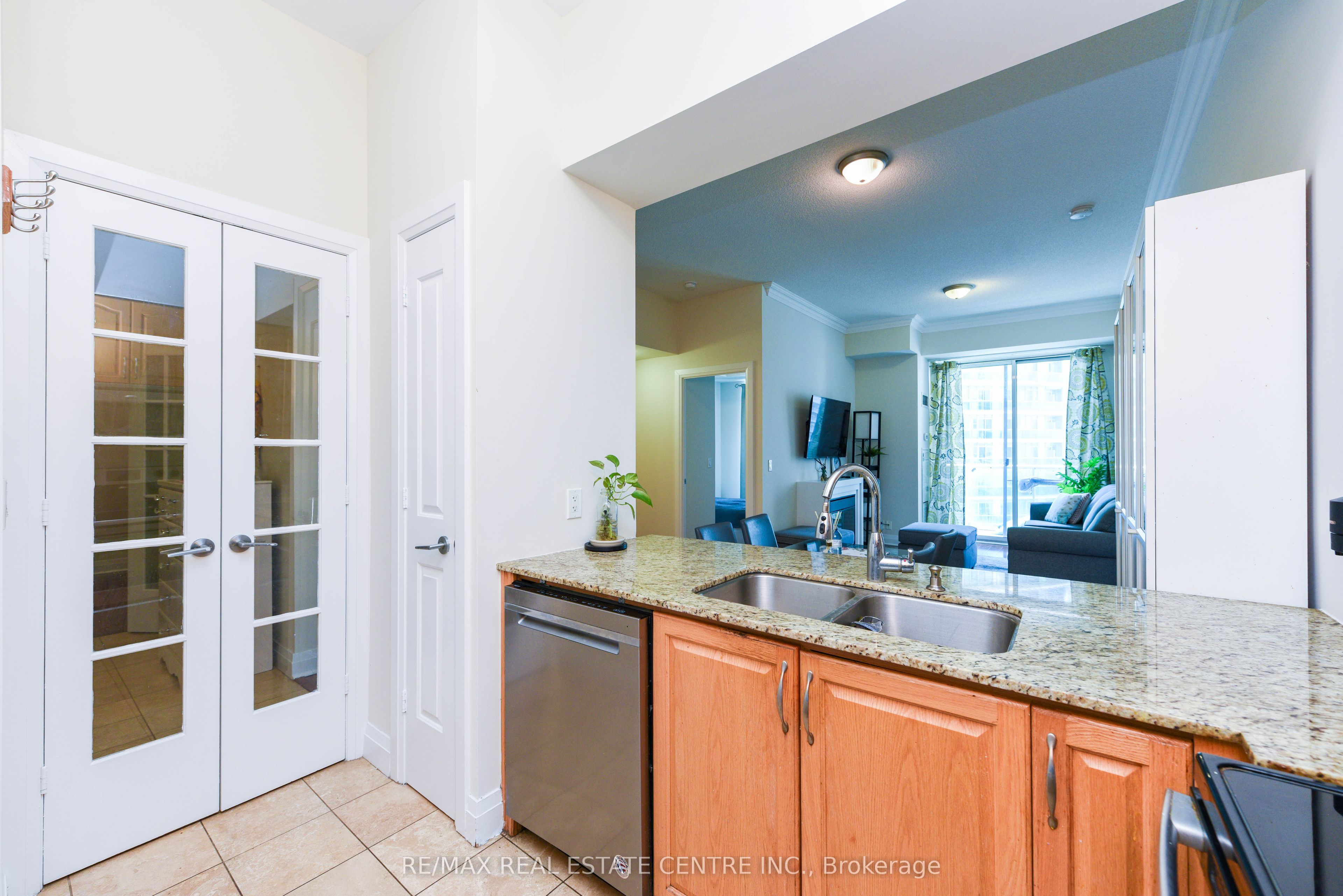 90 Absolute Avenue 2605