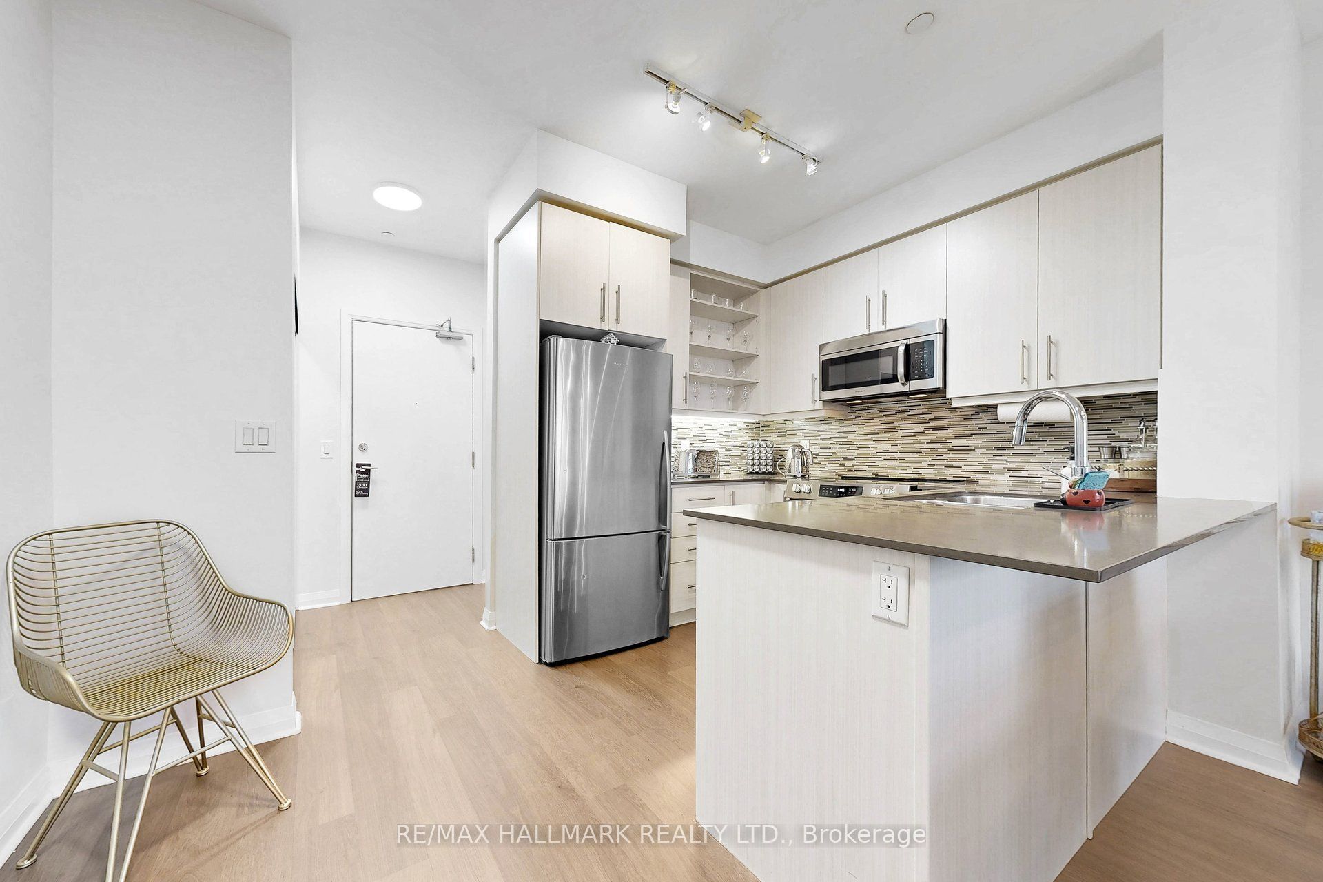 55 Oneida Crescent 10