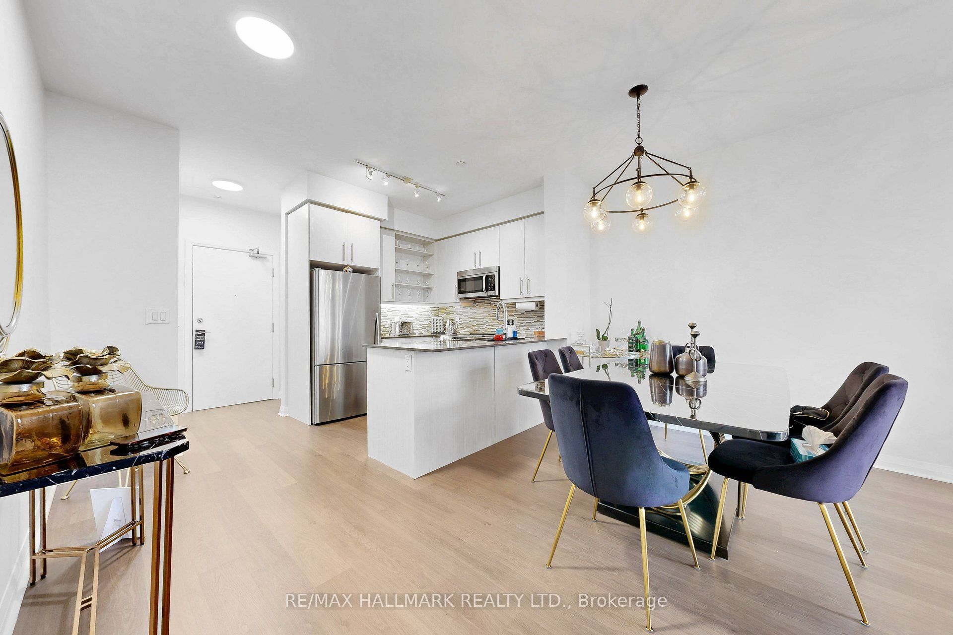 55 Oneida Crescent 10