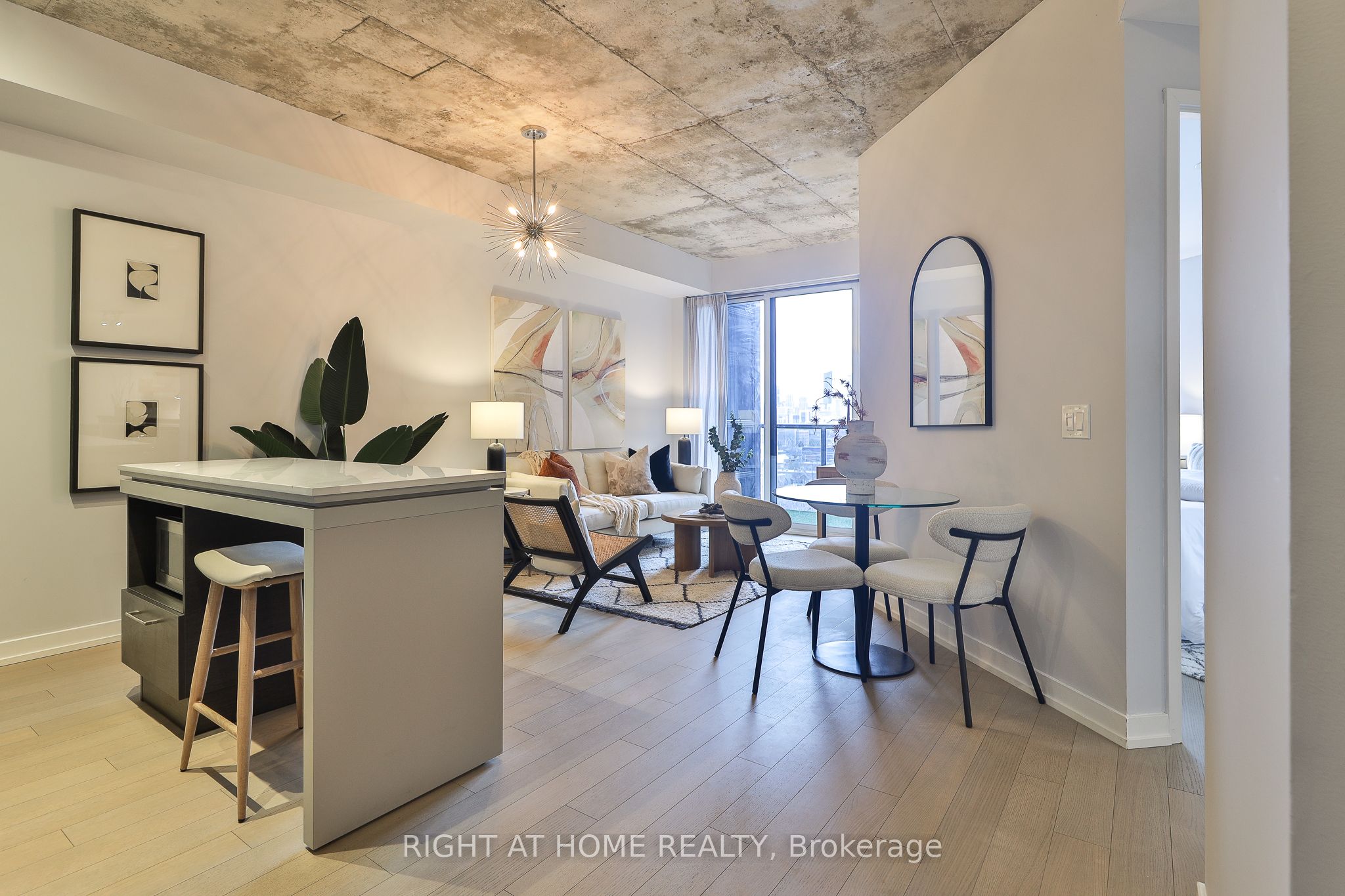 1030 King Street W 909