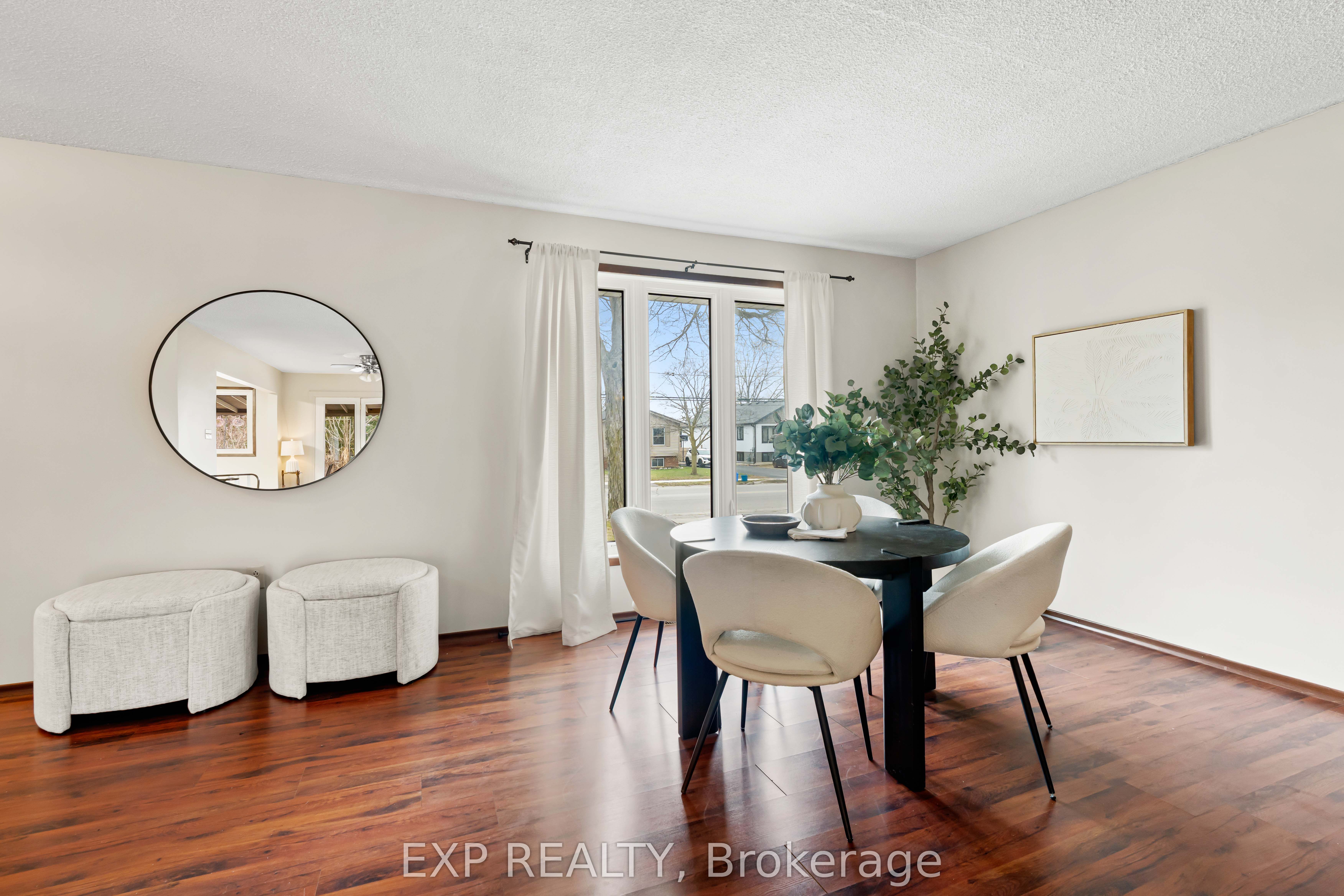 308 John Street S