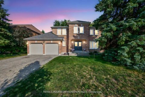 684 Exceller Circle Newmarket ON L3X 1P4
