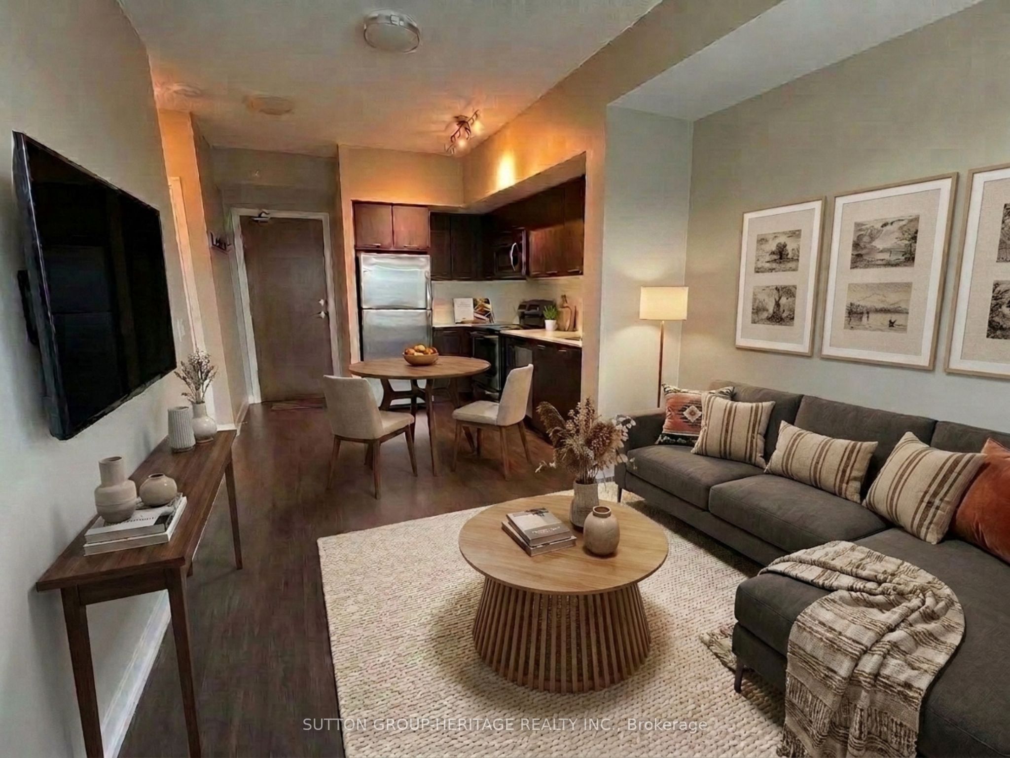 2212 Lake Shore Boulevard W 907