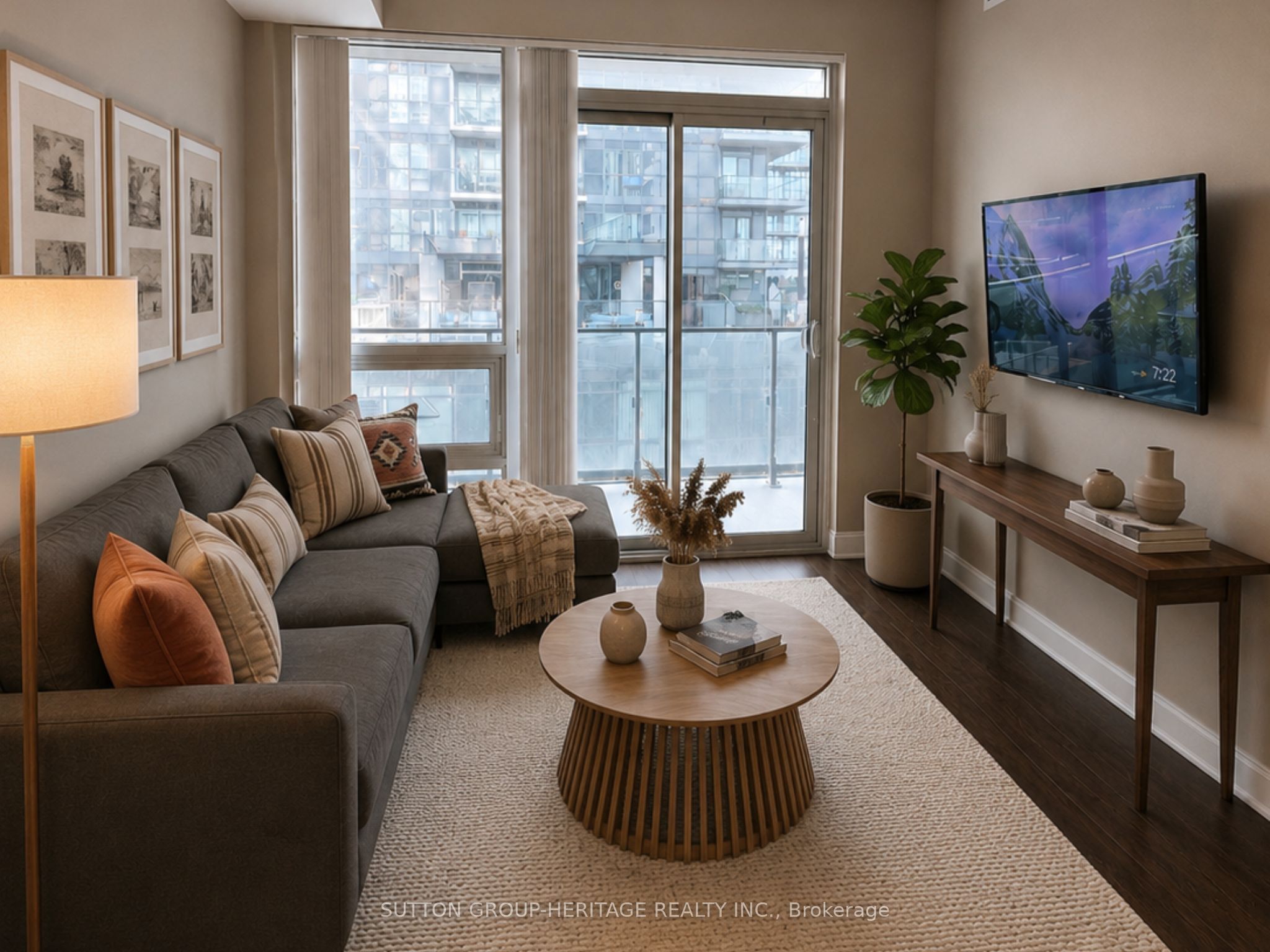 2212 Lake Shore Boulevard W 907