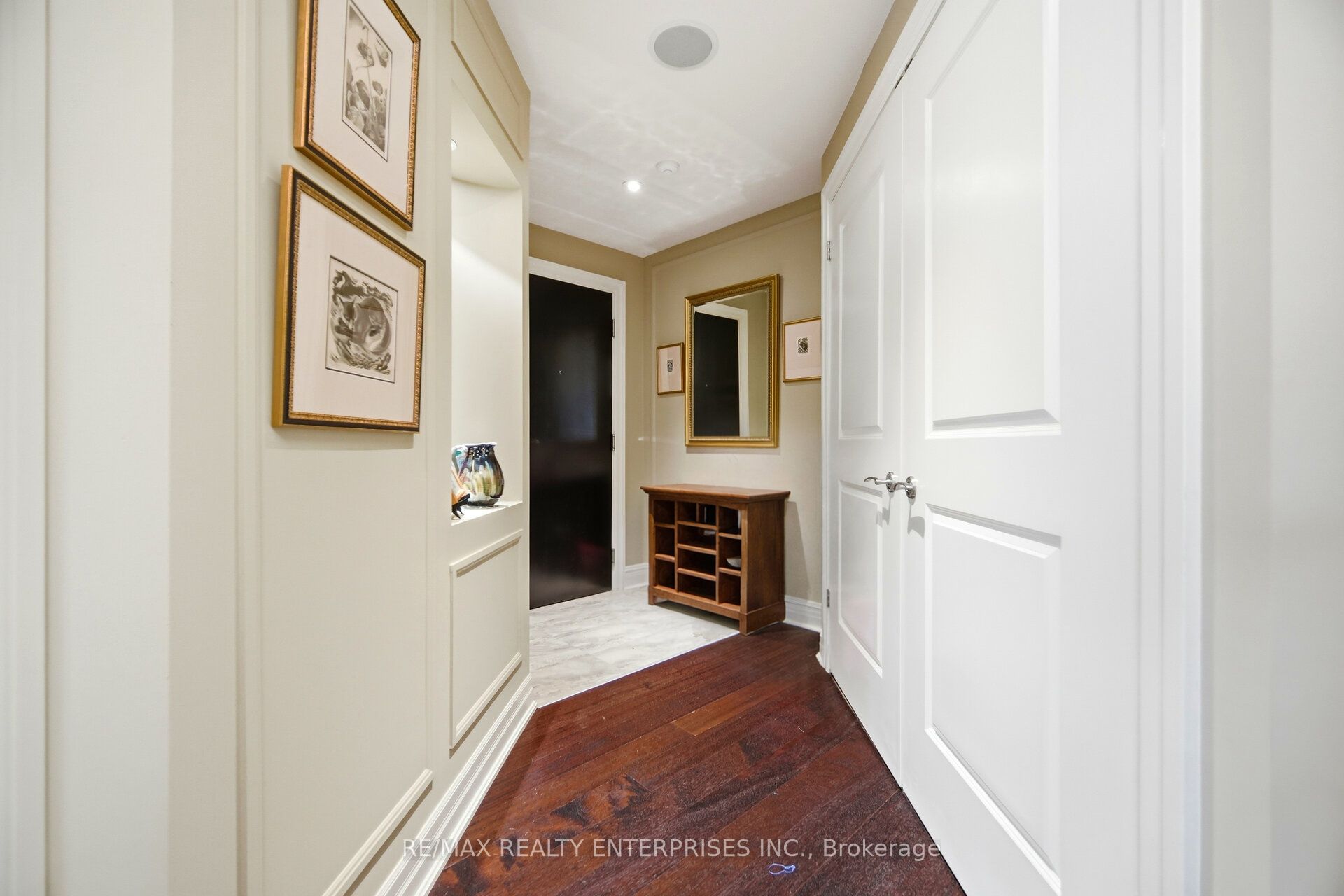 2855 Bloor Street W 513