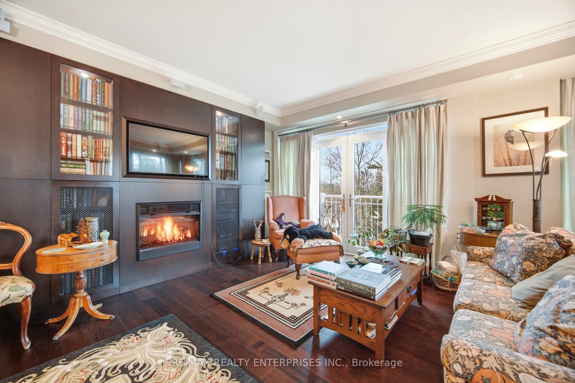 2855 Bloor Street W 513