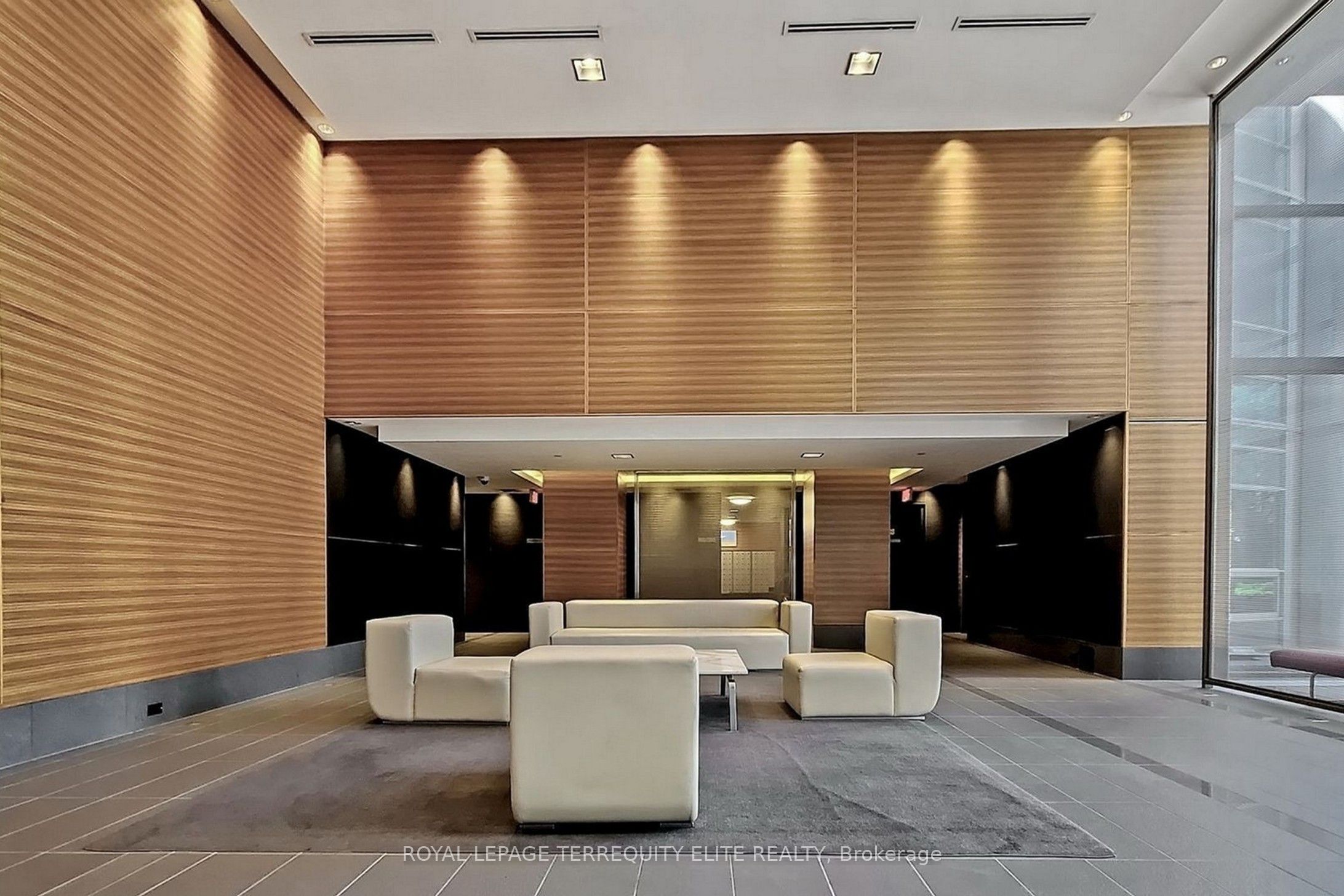 125 Village Green Square 3606