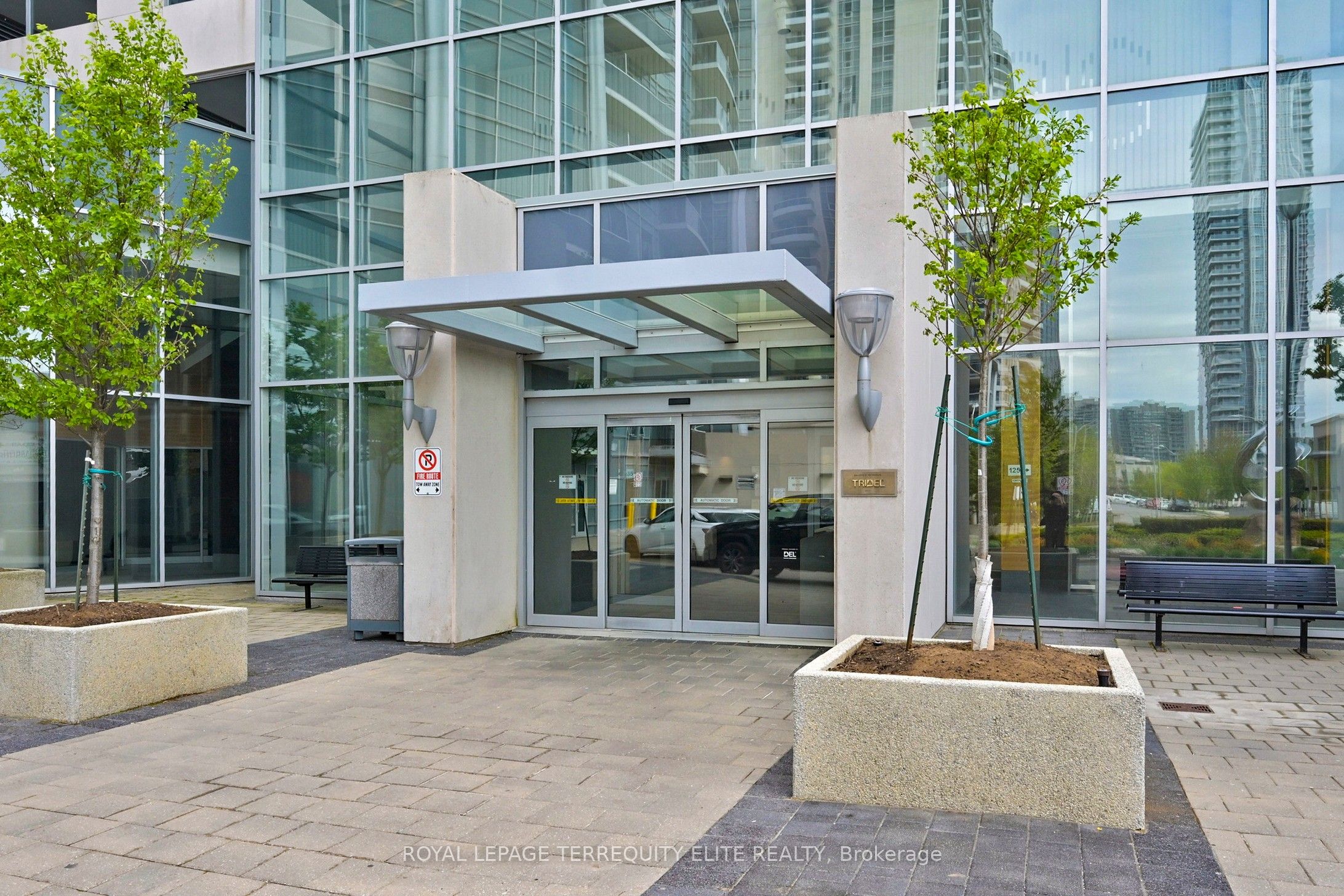 125 Village Green Square 3606