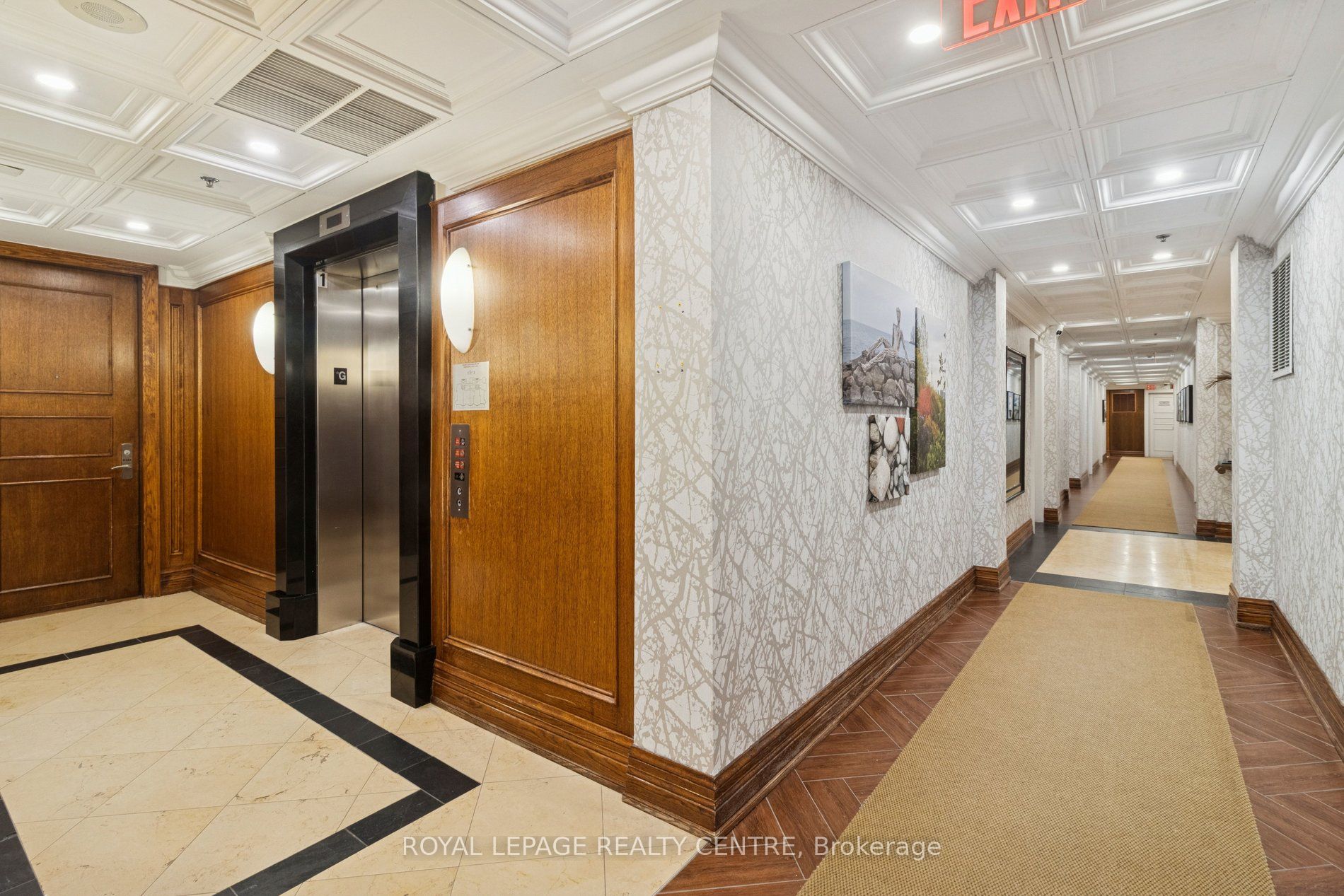 2095 Lake Shore Boulevard W 220