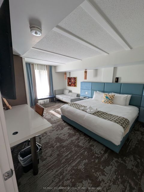 9 HARBOUR Street 4403 & 4405 Collingwood ON L9Y 5B5