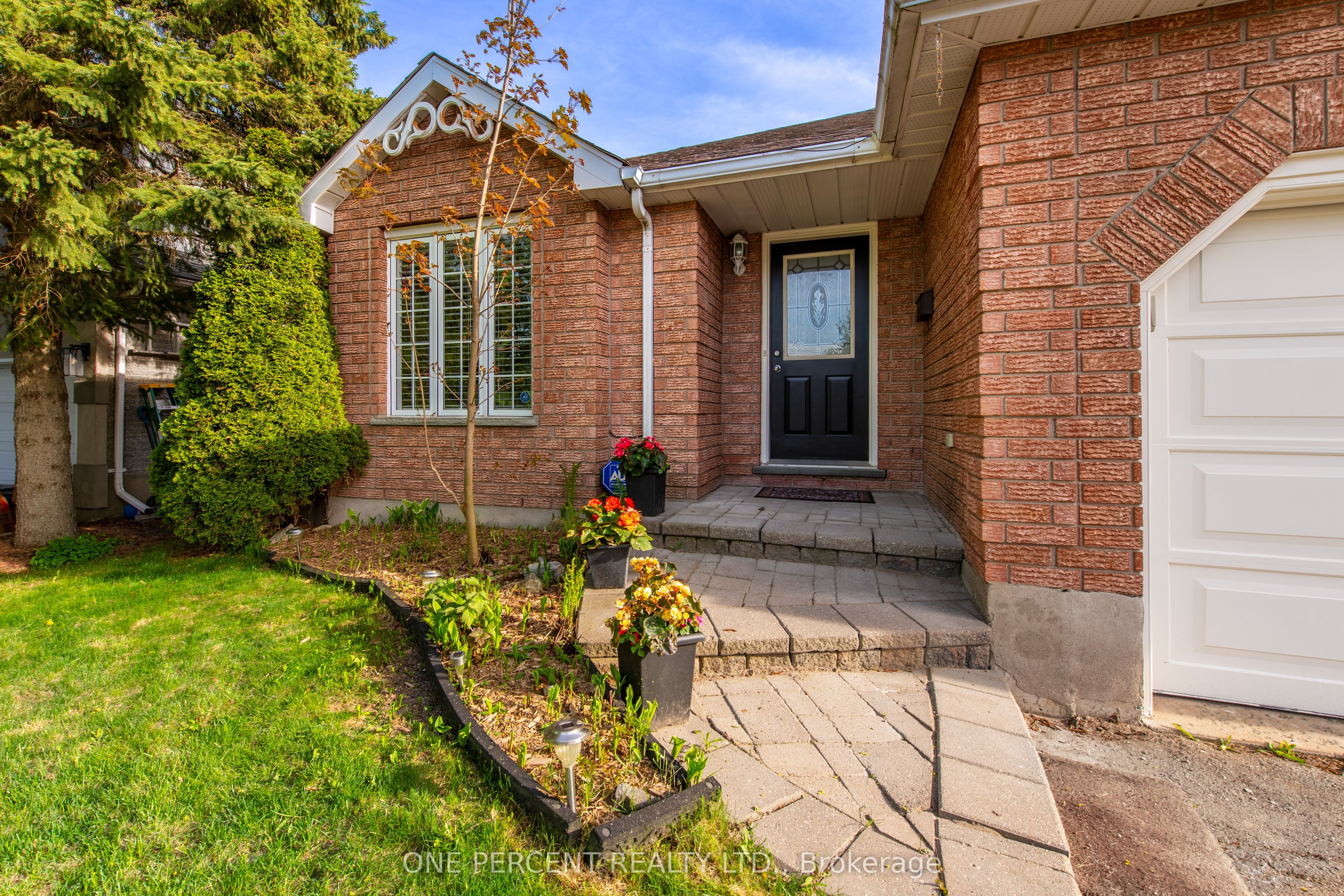 240 Walsh Crescent