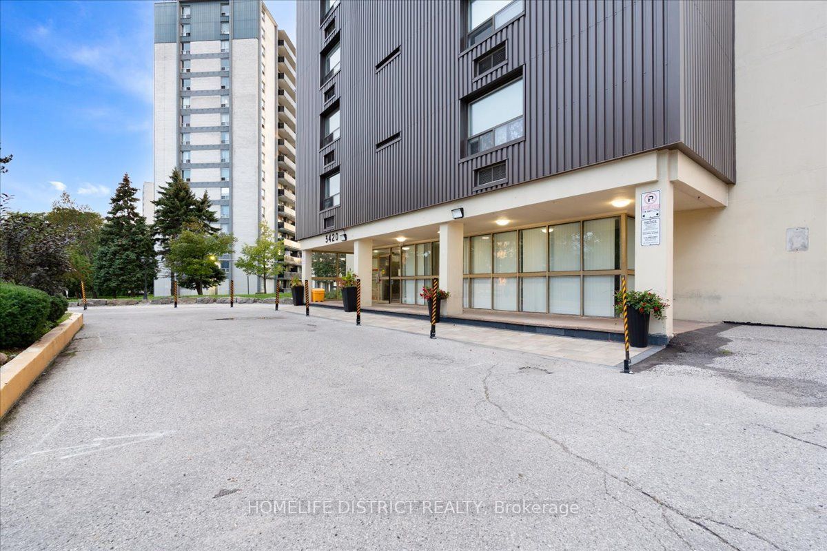 3420 Eglinton Avenue E 404