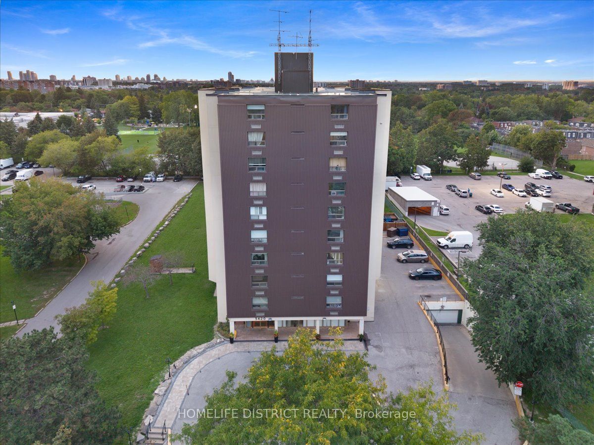 3420 Eglinton Avenue E 404