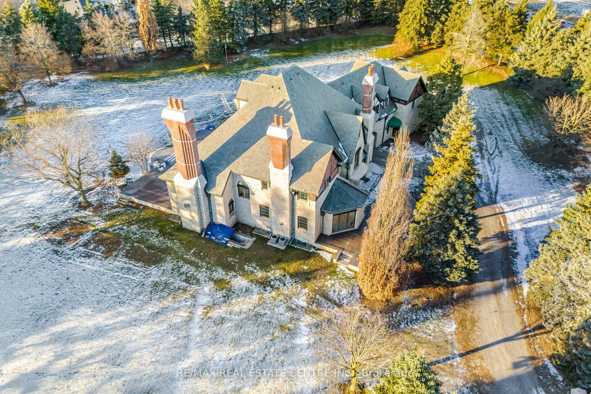2 Edgeforest Drive