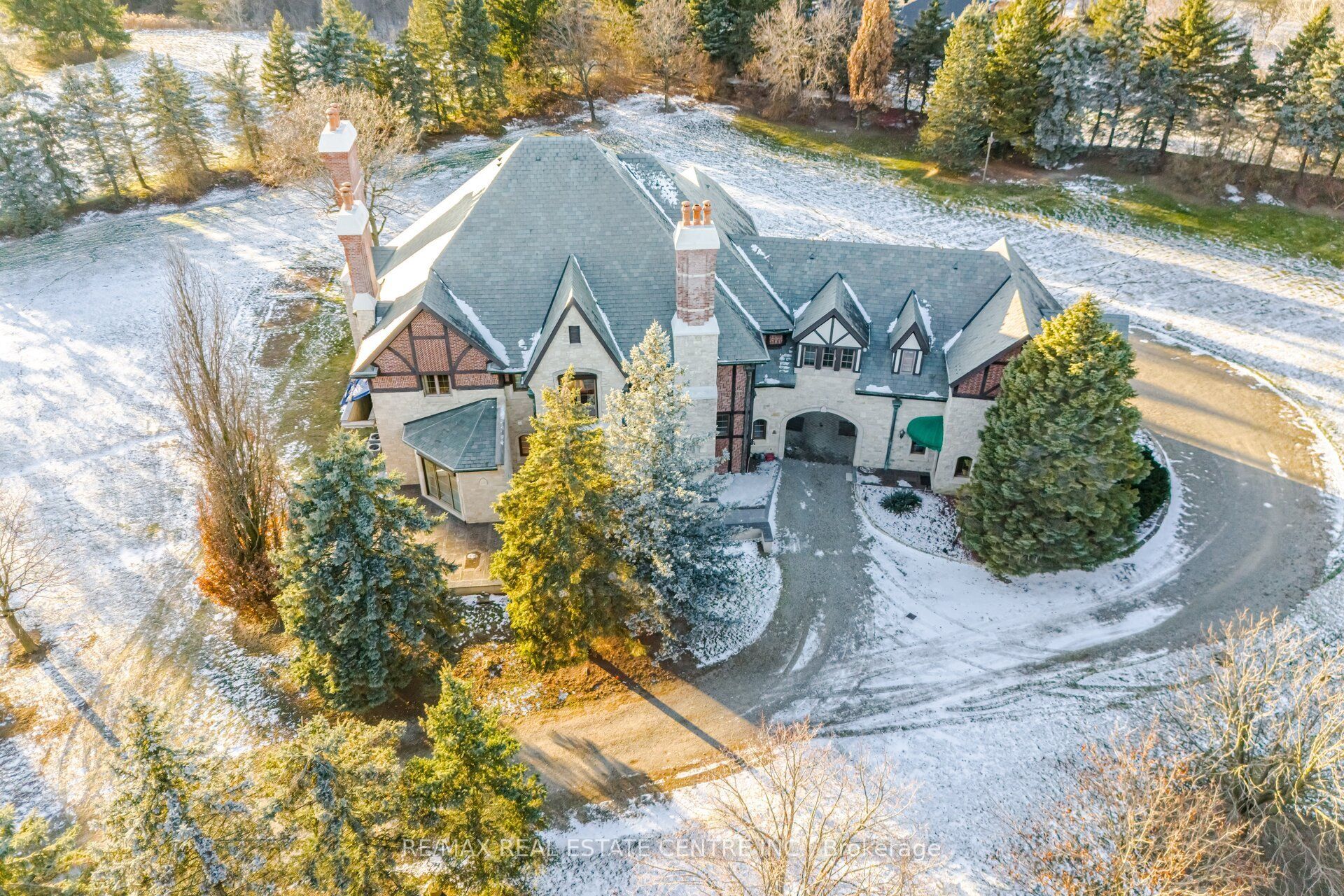 2 Edgeforest Drive