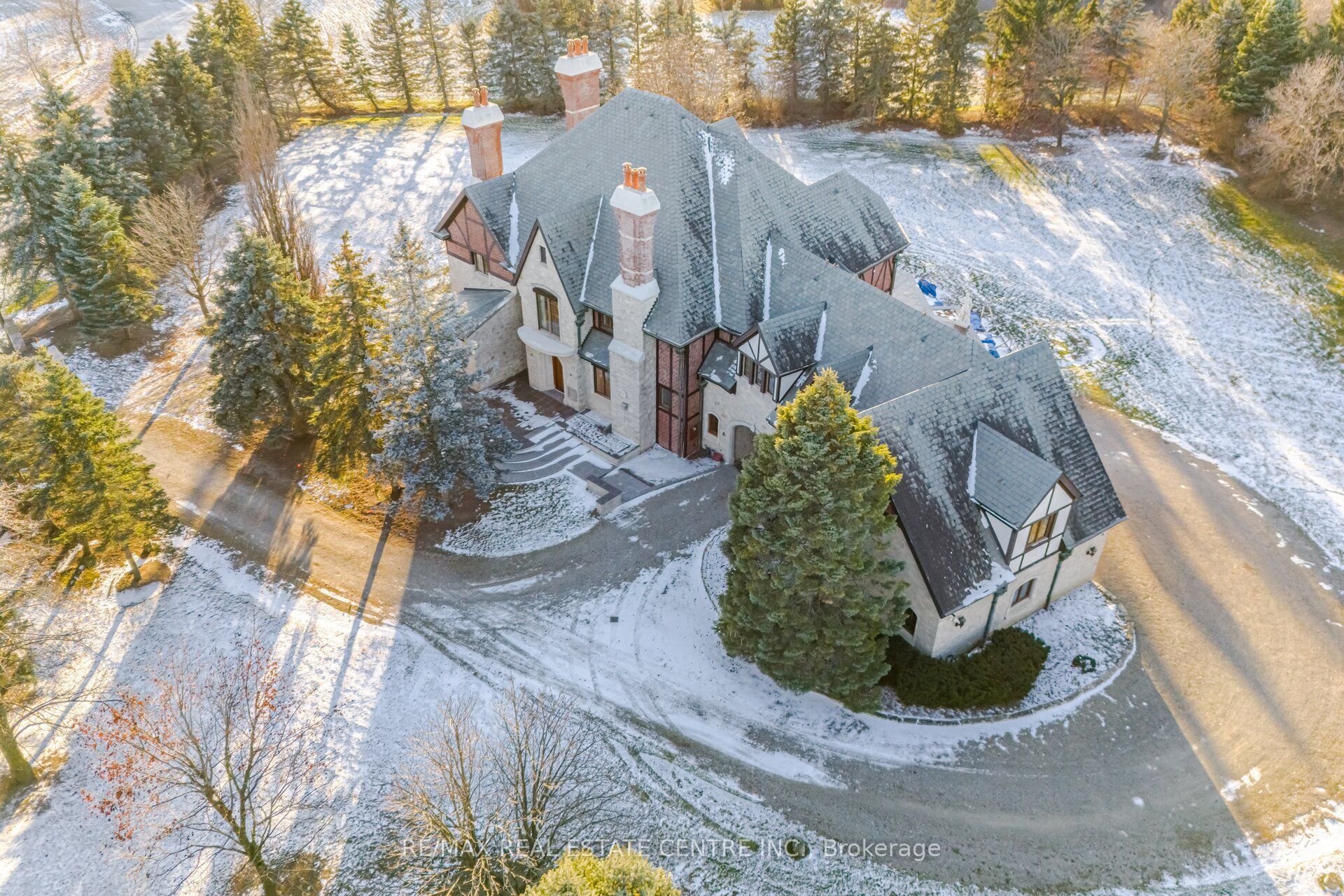 2 Edgeforest Drive