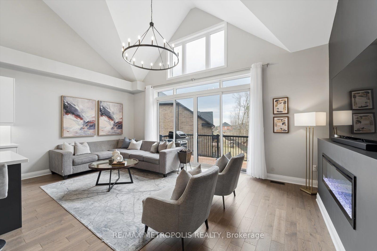 19 Vern Robertson Gate