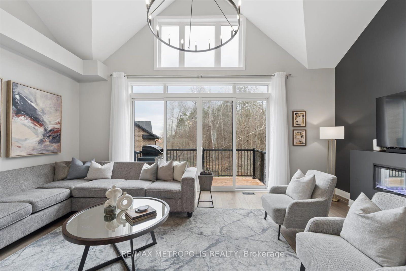 19 Vern Robertson Gate