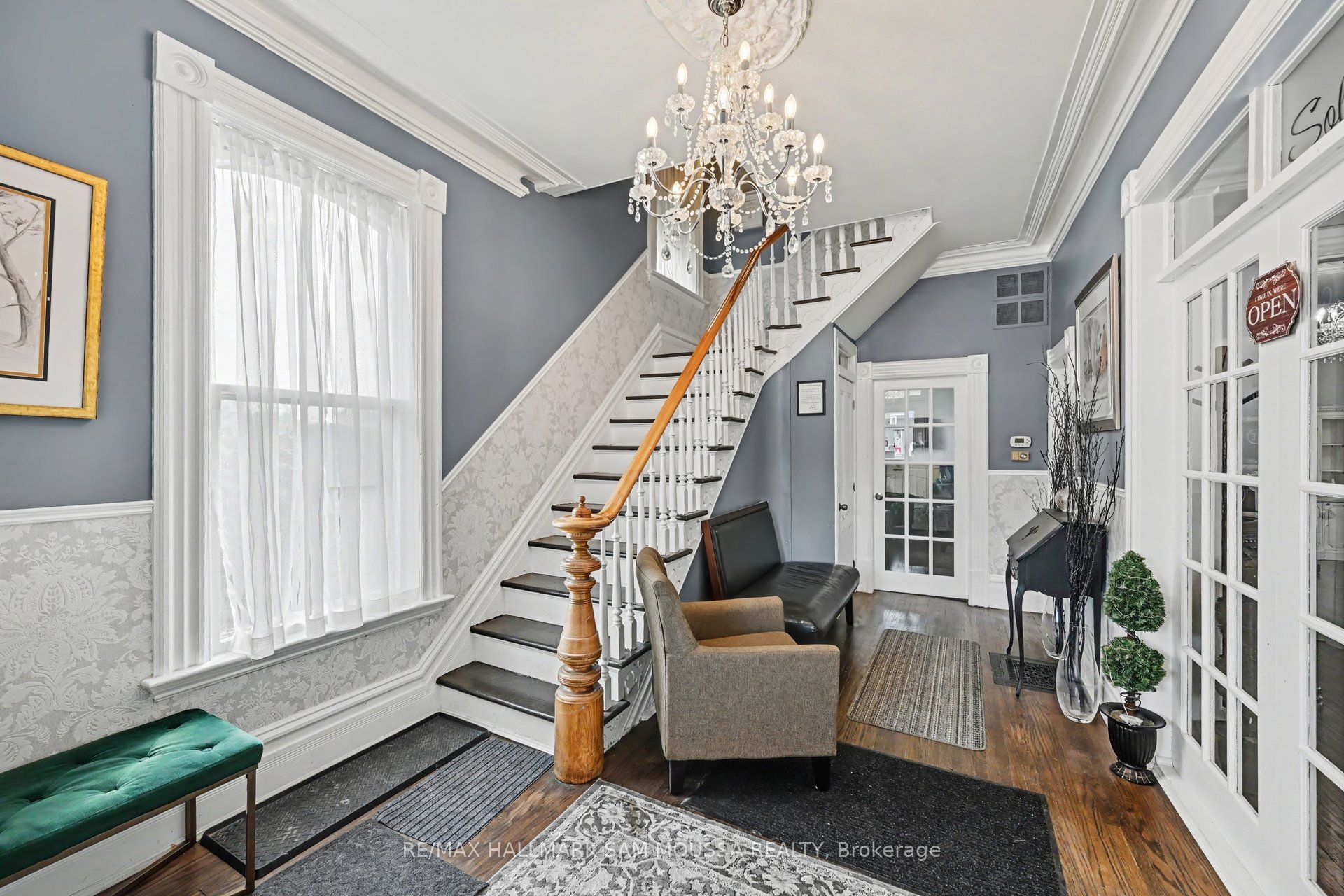 6 Lake Avenue W