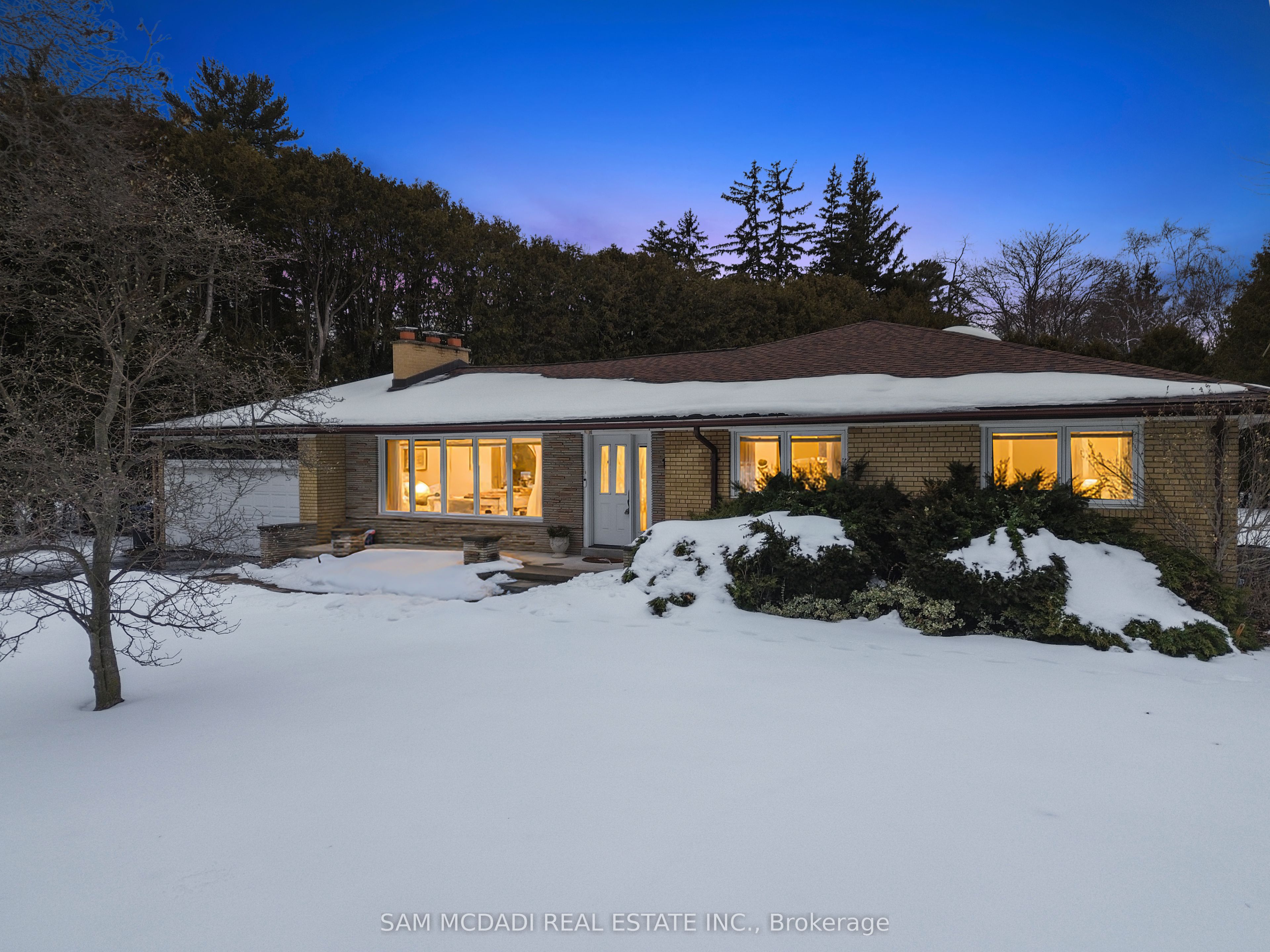 521 Vanessa Crescent