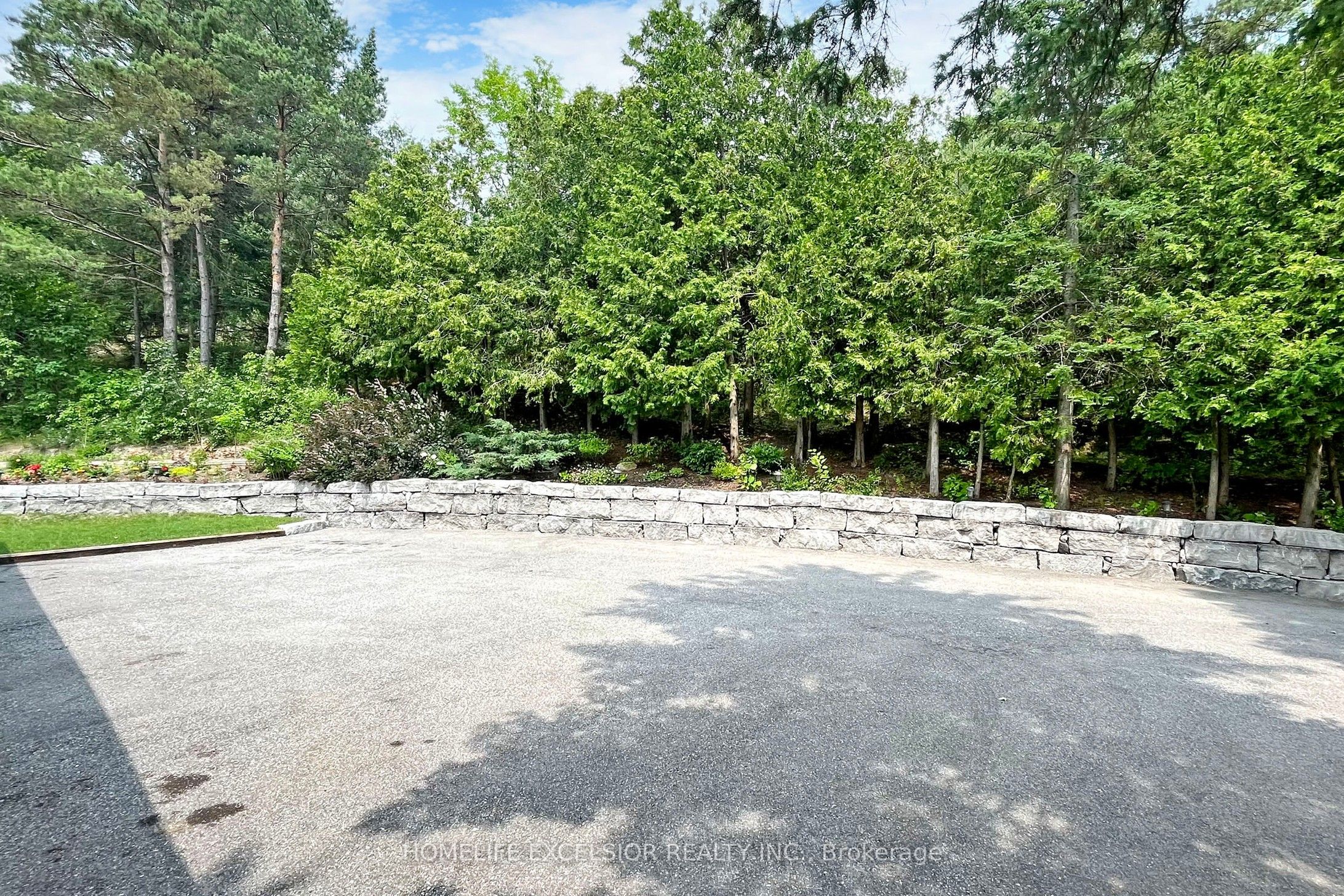 550 Mount Albert Road