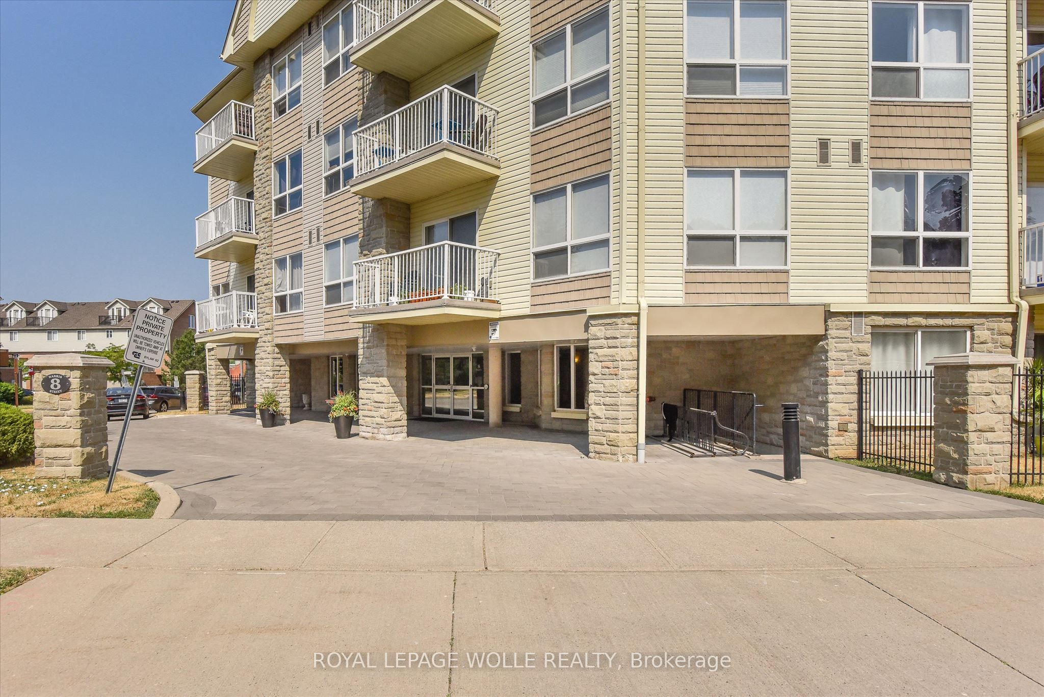 8 Harris Street 318