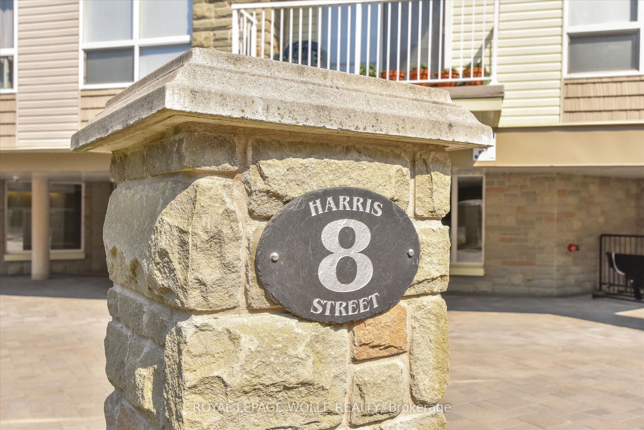 8 Harris Street 318