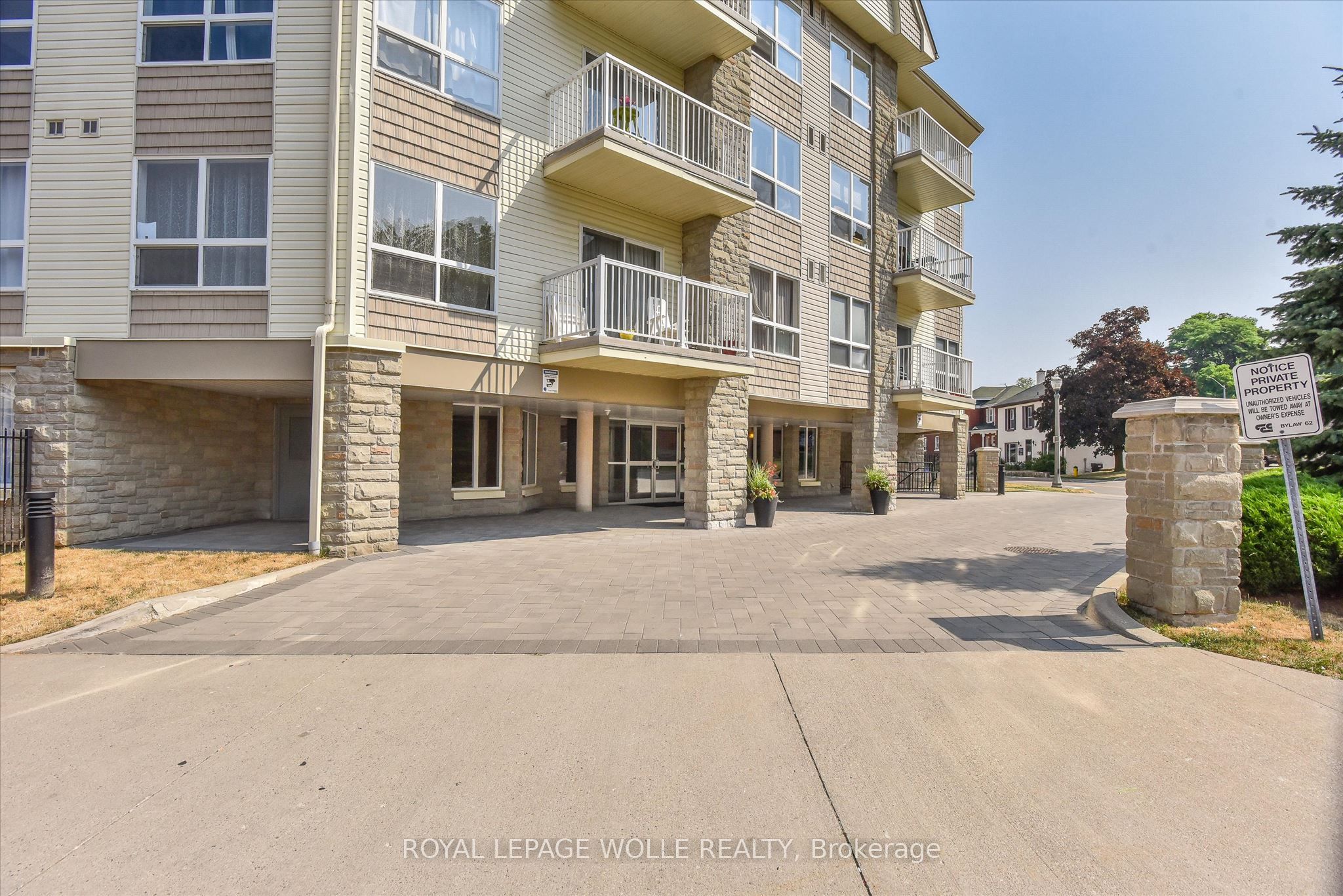 8 Harris Street 318