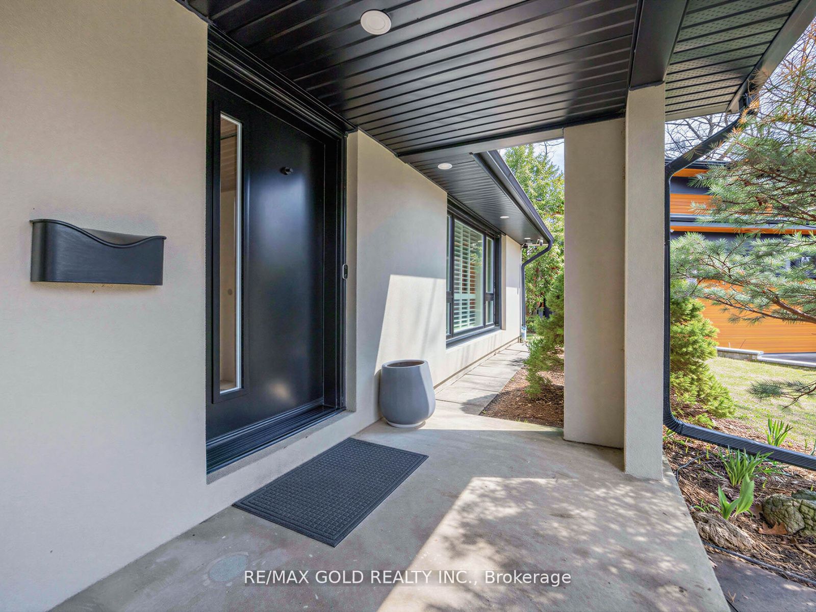 5 Crediton Court