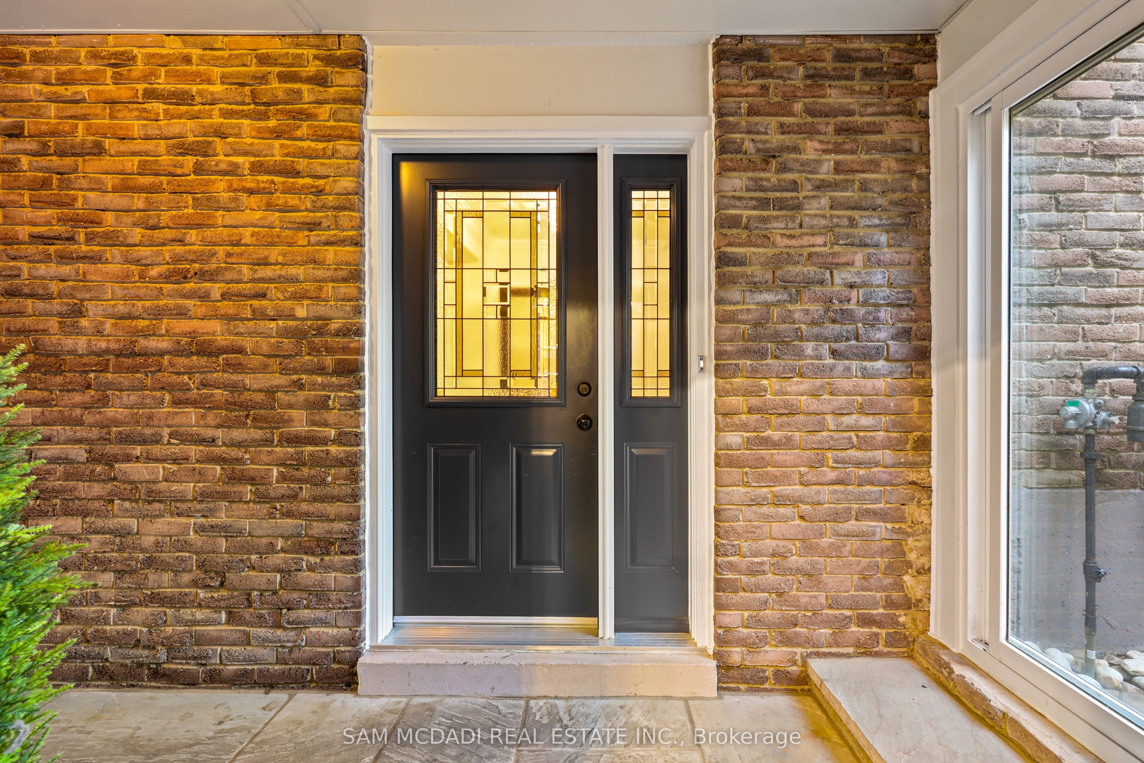 38 Kenninghall Boulevard
