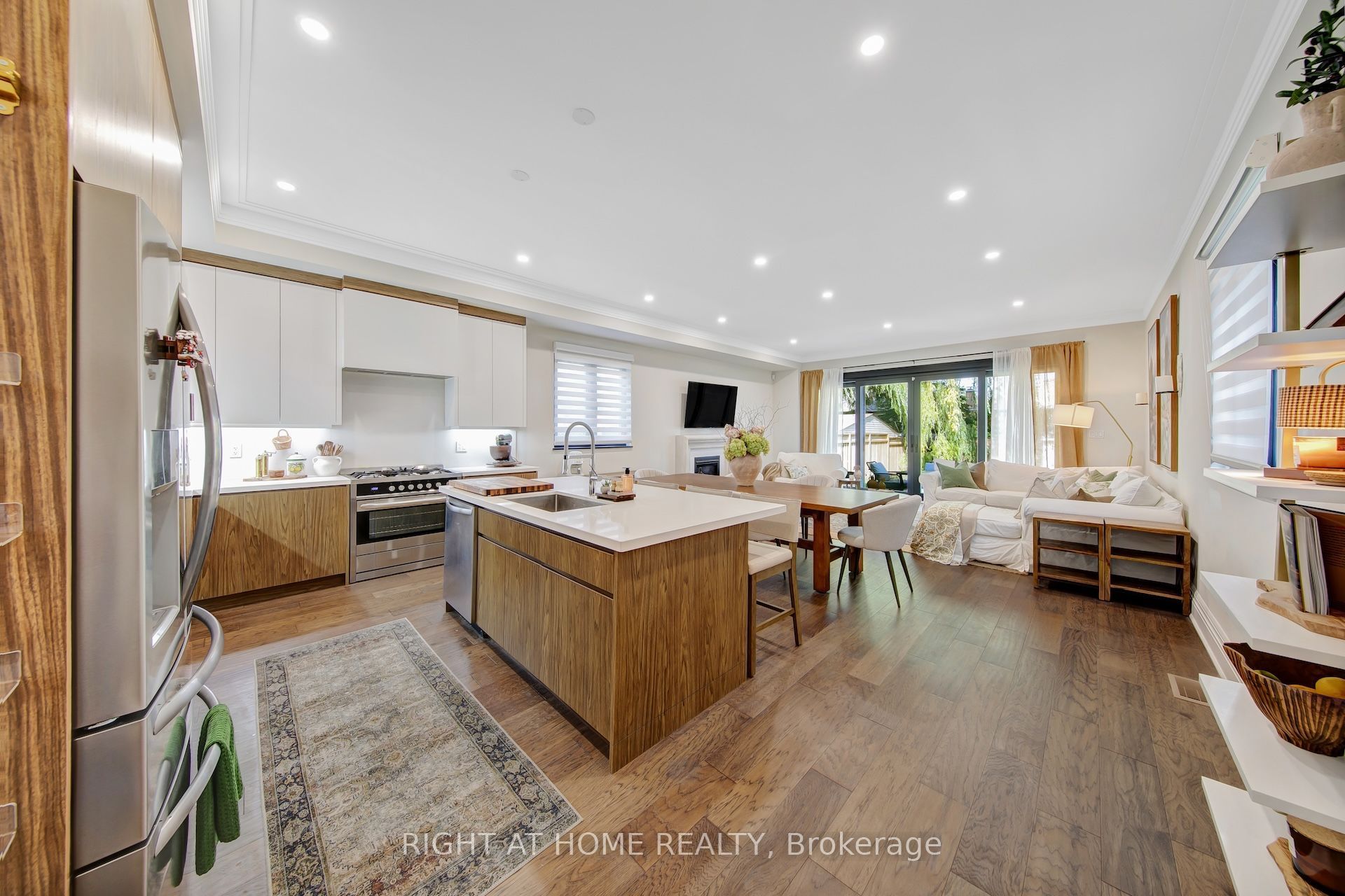 1017 Lorne Park Road