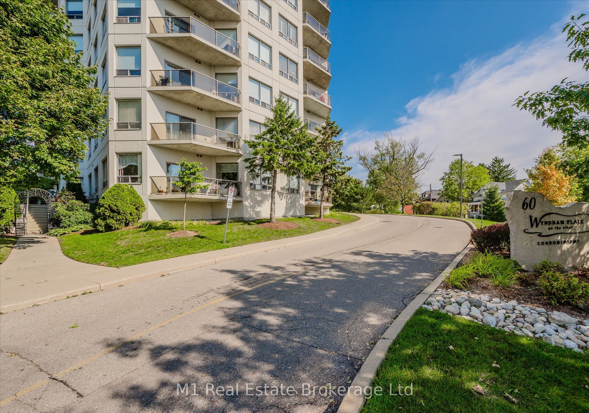60 Wyndham Street S 207