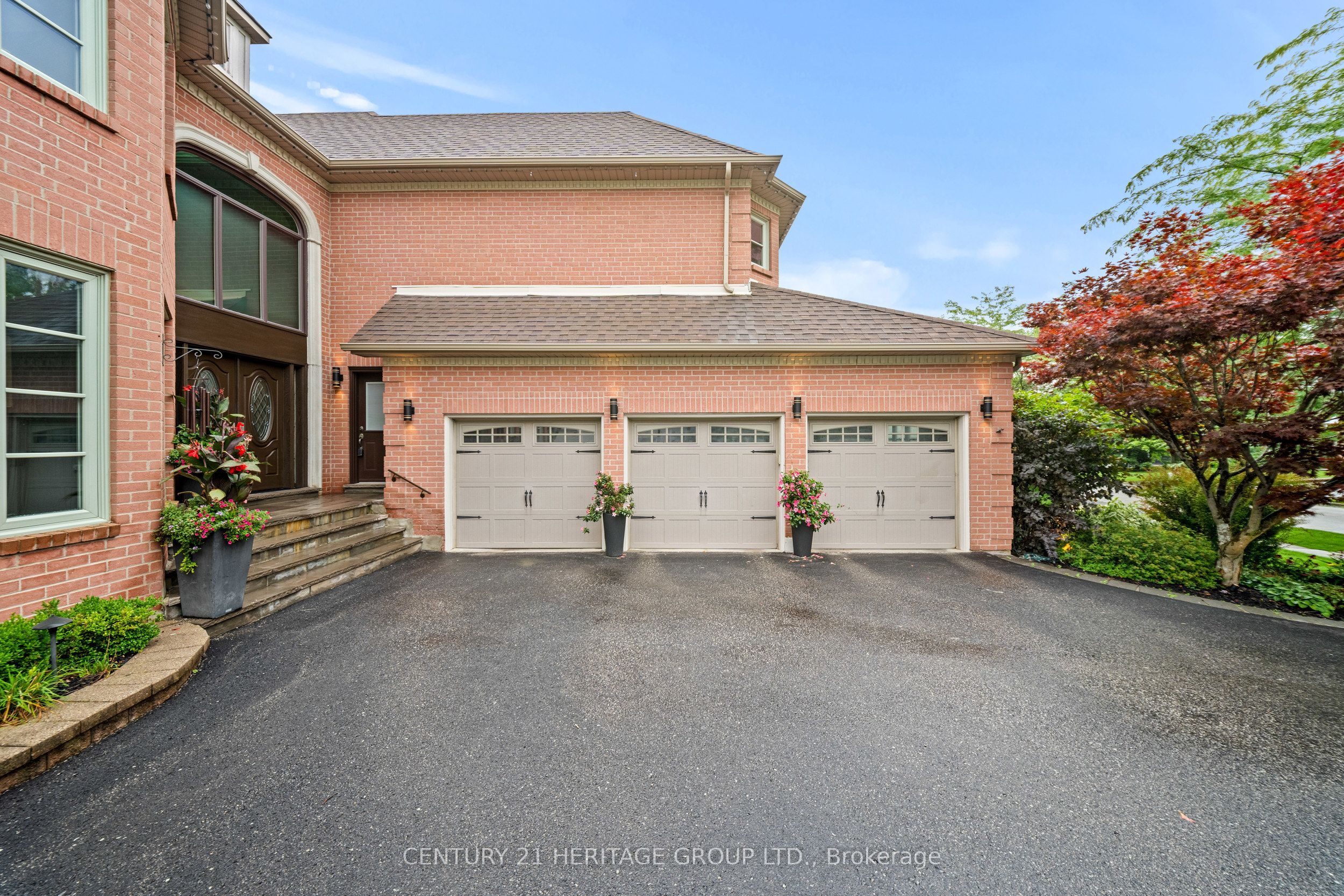 48 Carlyle Crescent