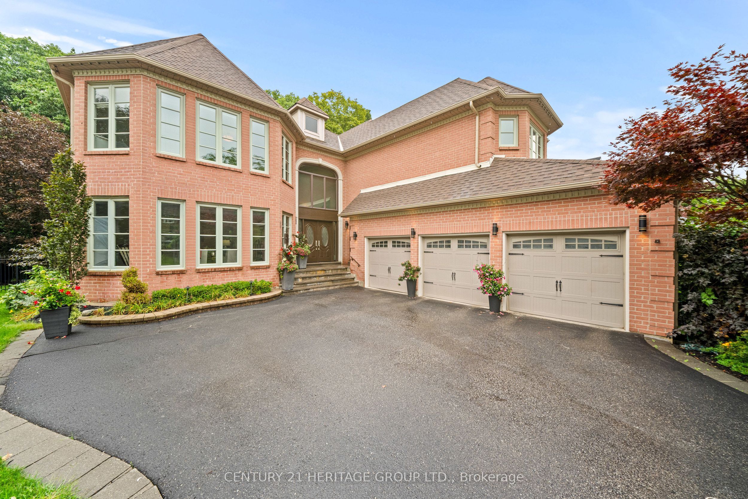 48 Carlyle Crescent