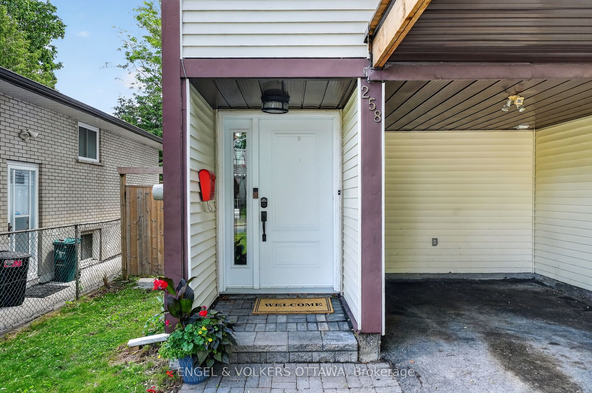 258 Carillon Street