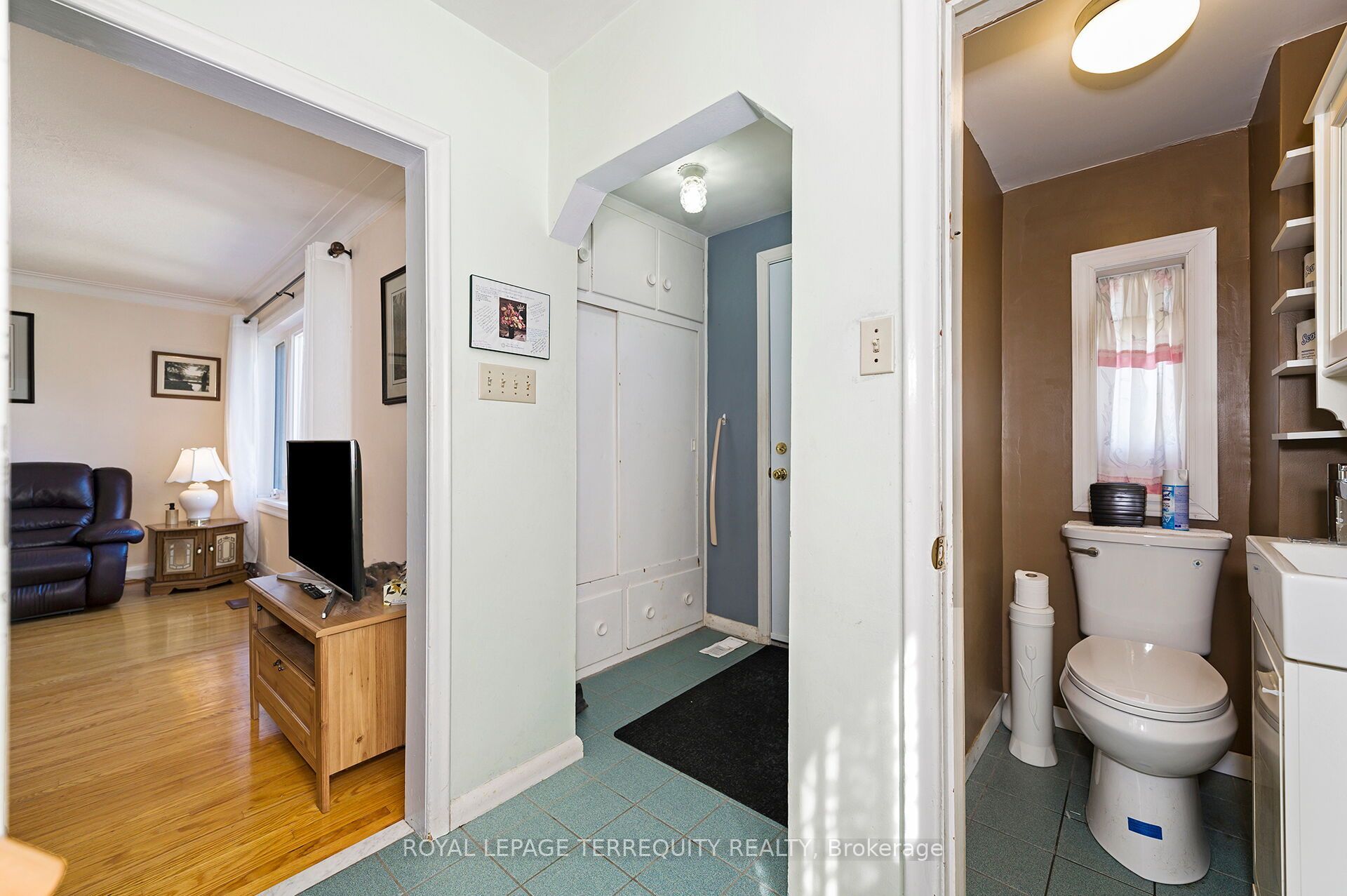 2307 Lawrence Avenue W