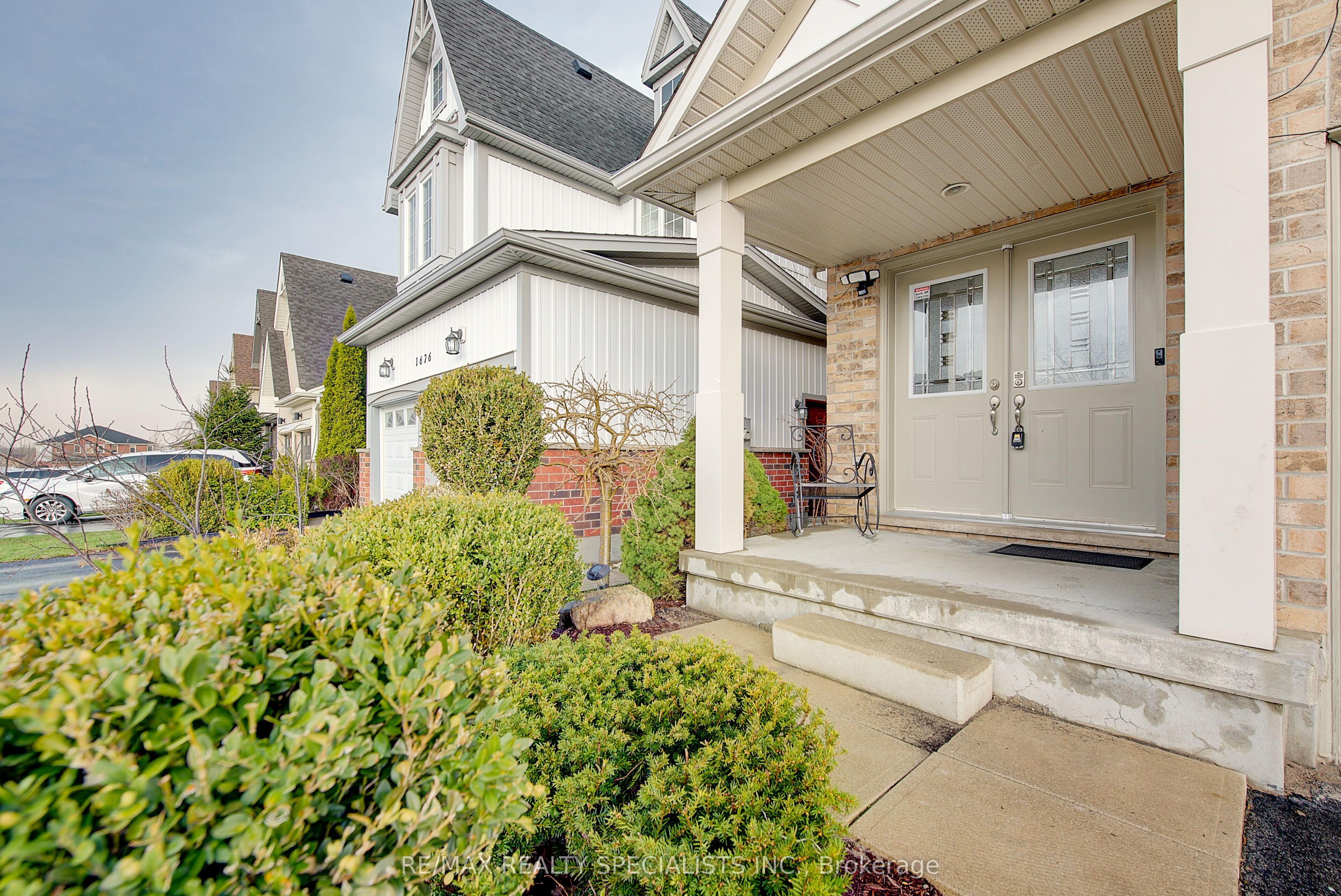 1682 Cedarcreek Crescent