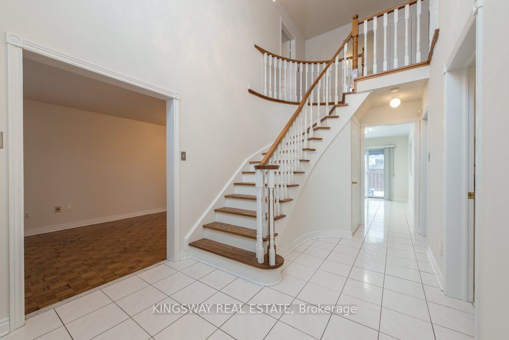 5607 Shillington Drive W