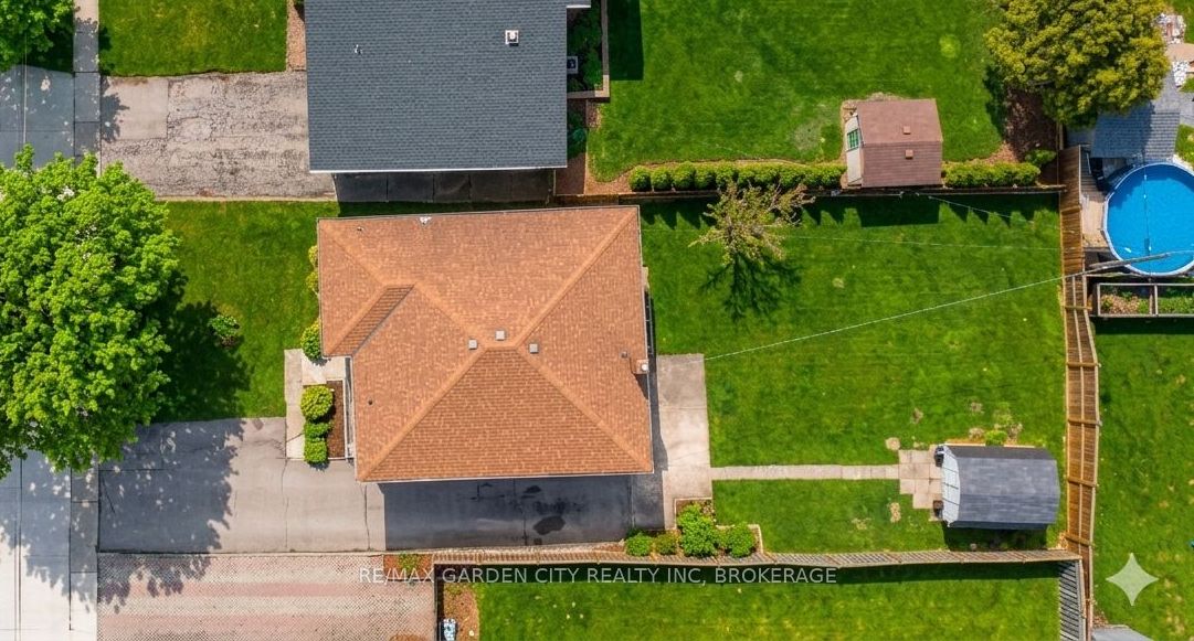 98 GOLDEN Boulevard E