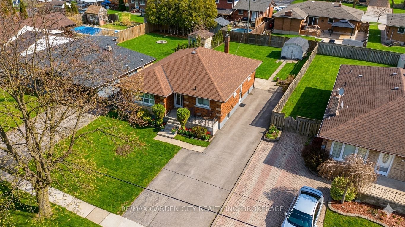 98 GOLDEN Boulevard E