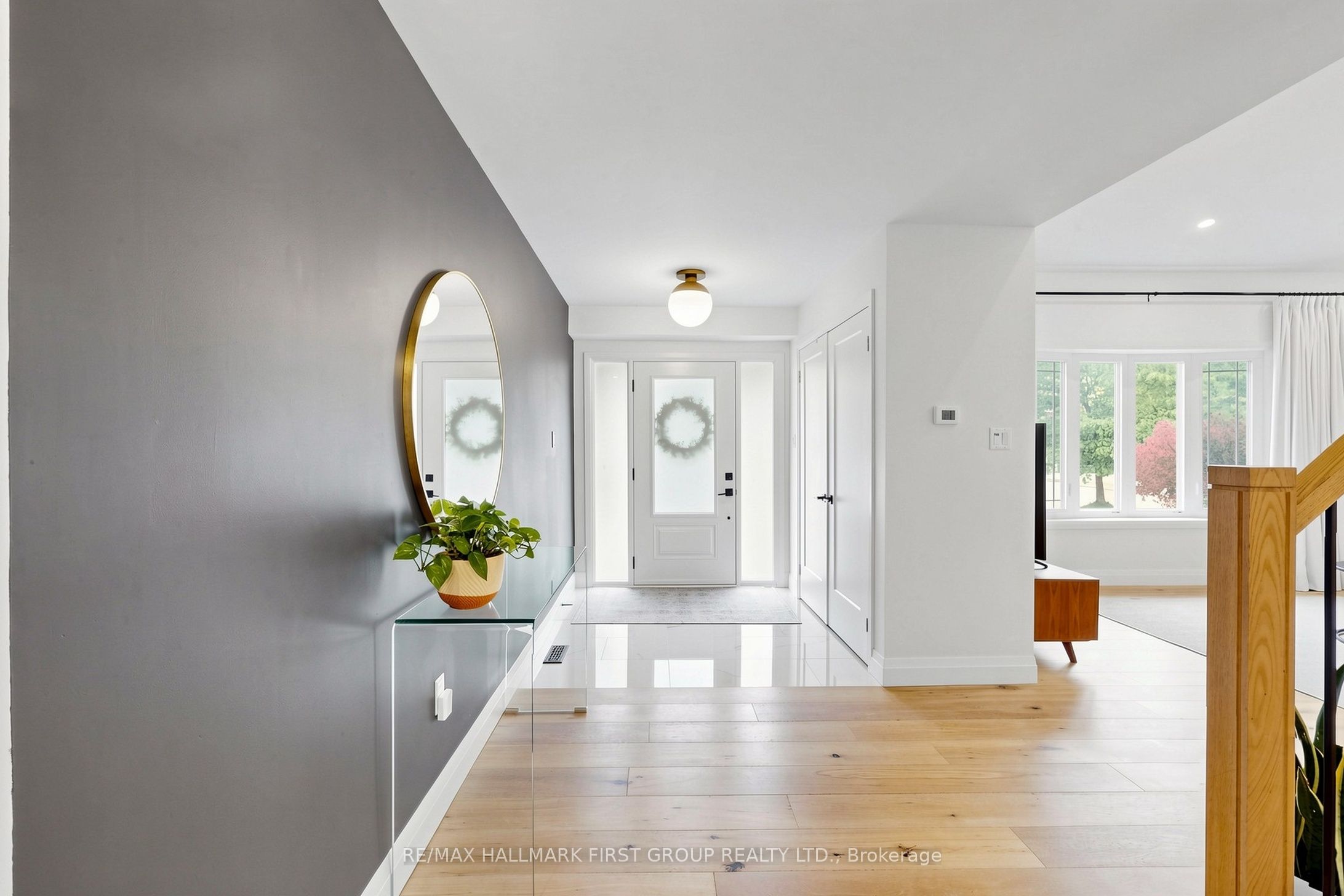 1746 Bronte Square